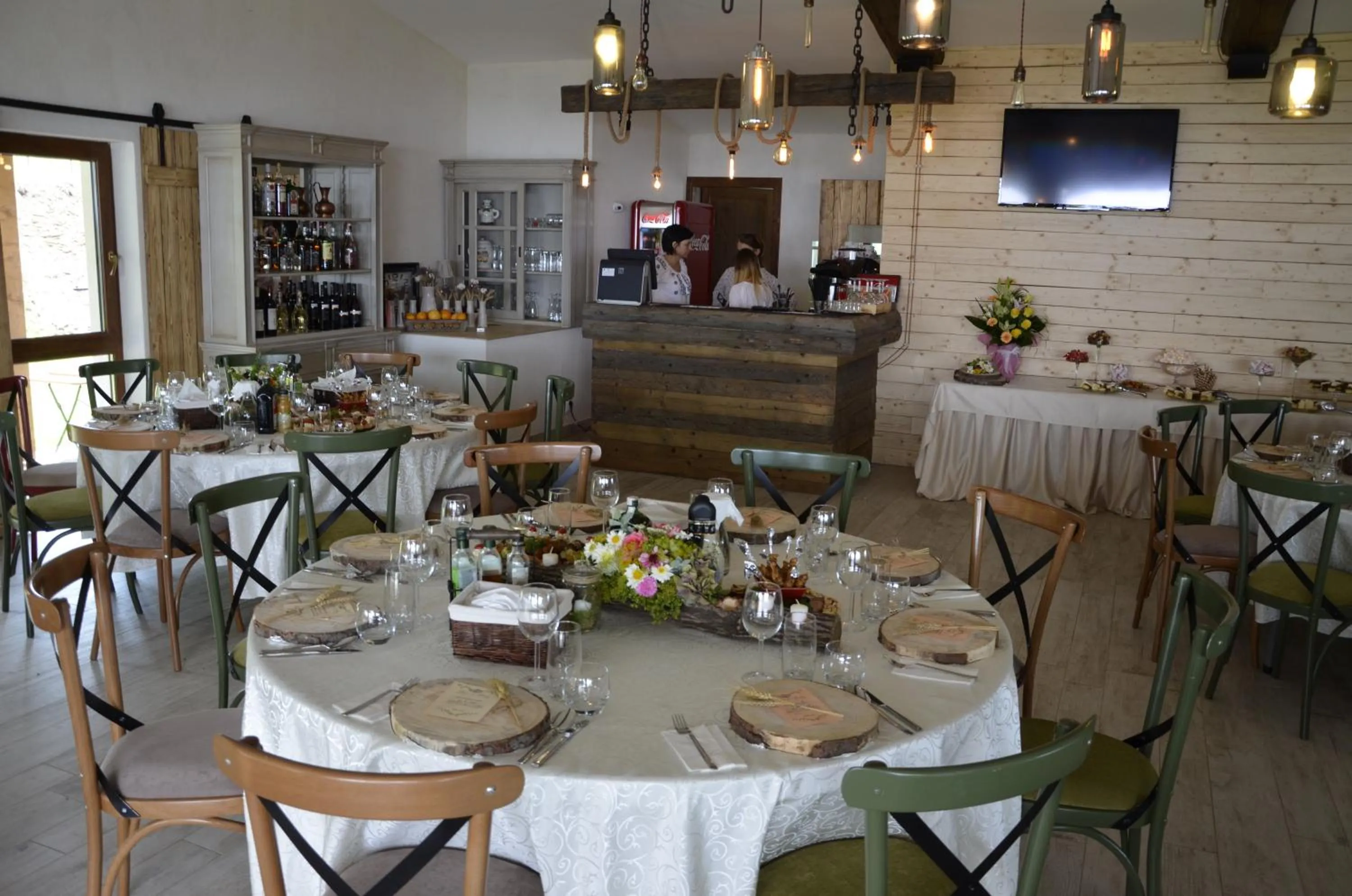 Restaurant/places to eat in Pensiunea Banffy