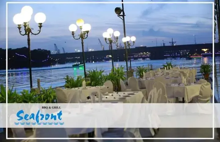 Restaurant/places to eat in Beach Luxury Hotel Restaurant/places to eat in Beach Luxury Hotel