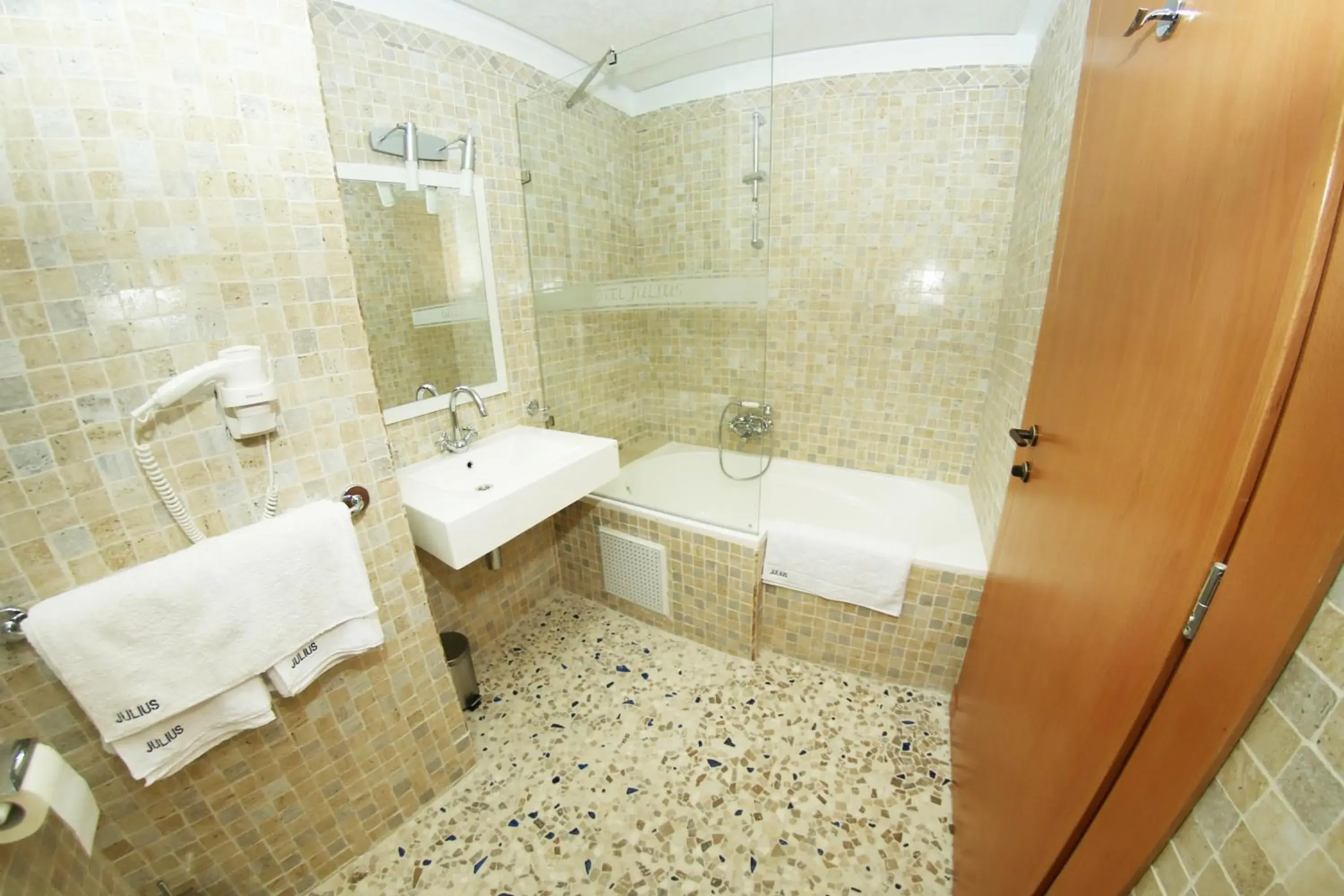 Bathroom in Hotel Julius Bathroom in Hotel Julius