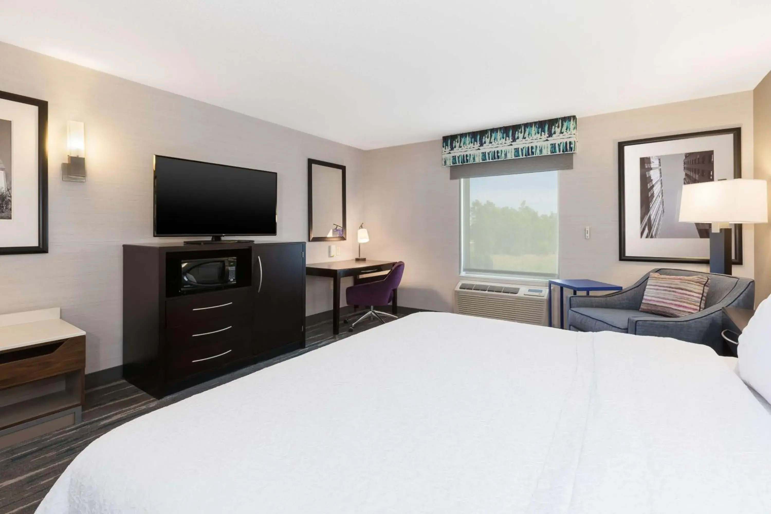 Bedroom, Bed in Hampton Inn and Suites Flint/Grand Blanc Bedroom, Bed in Hampton Inn and Suites Flint/Grand Blanc