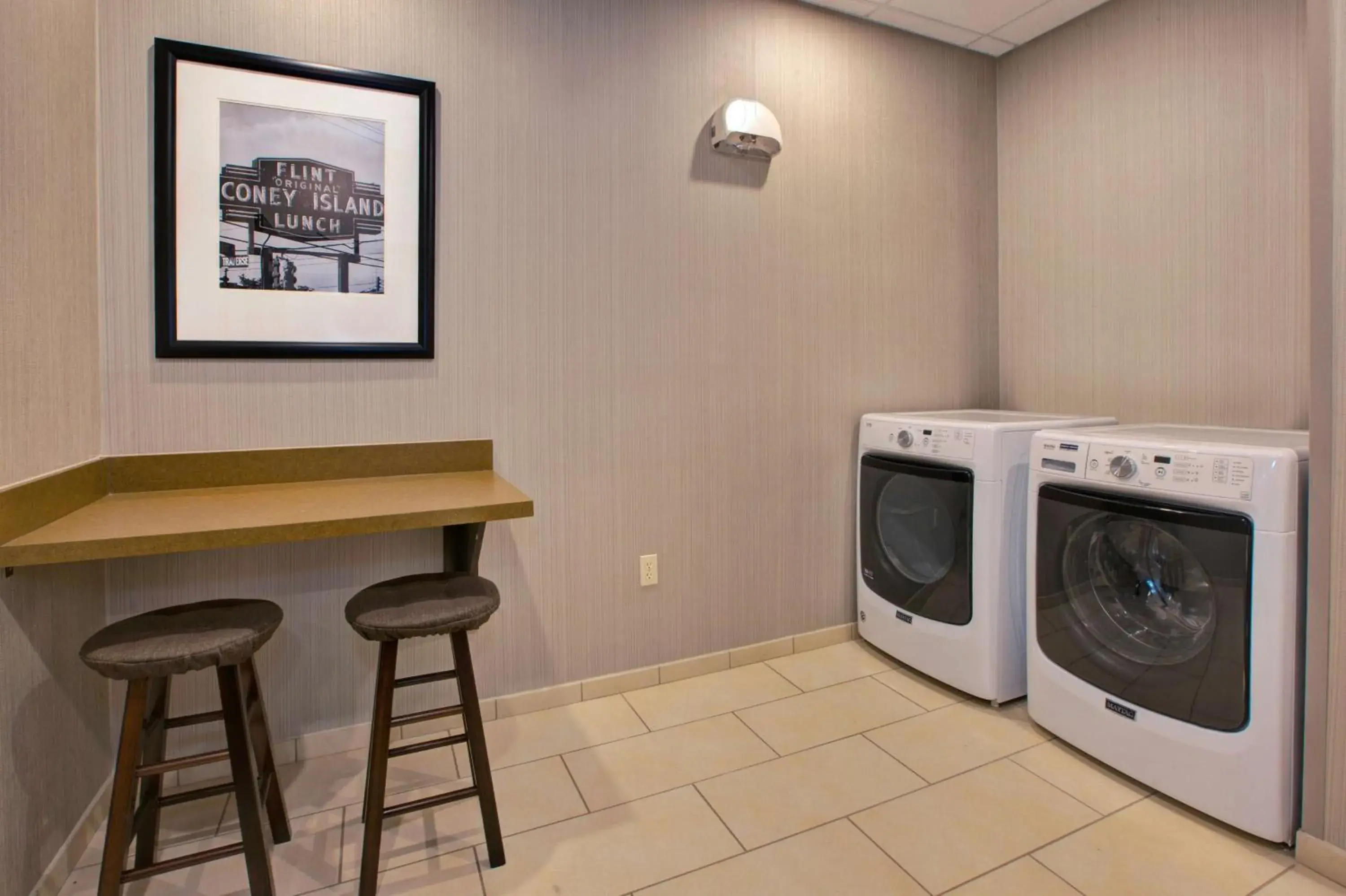 Property building in Hampton Inn and Suites Flint/Grand Blanc Property building in Hampton Inn and Suites Flint/Grand Blanc