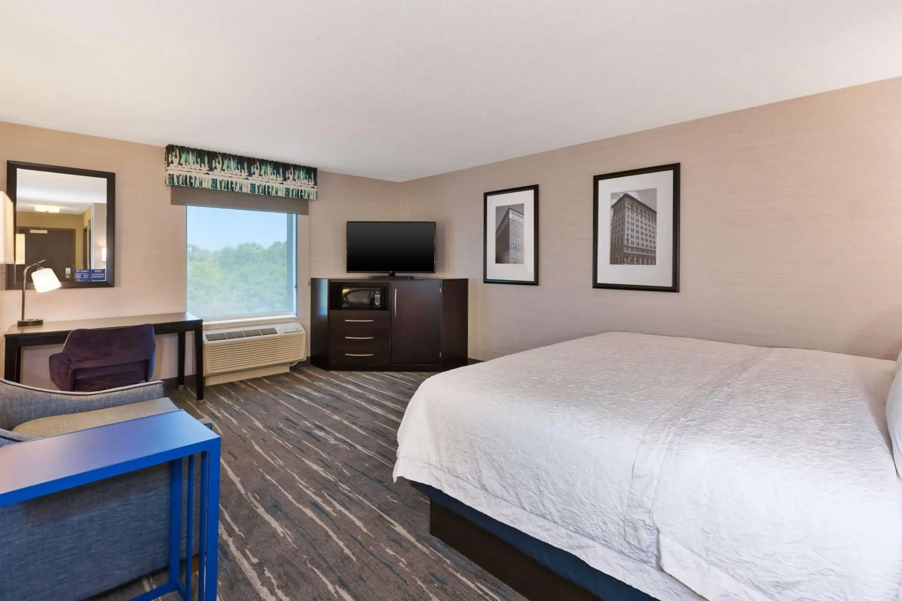 Bedroom, Bed in Hampton Inn and Suites Flint/Grand Blanc Bedroom, Bed in Hampton Inn and Suites Flint/Grand Blanc