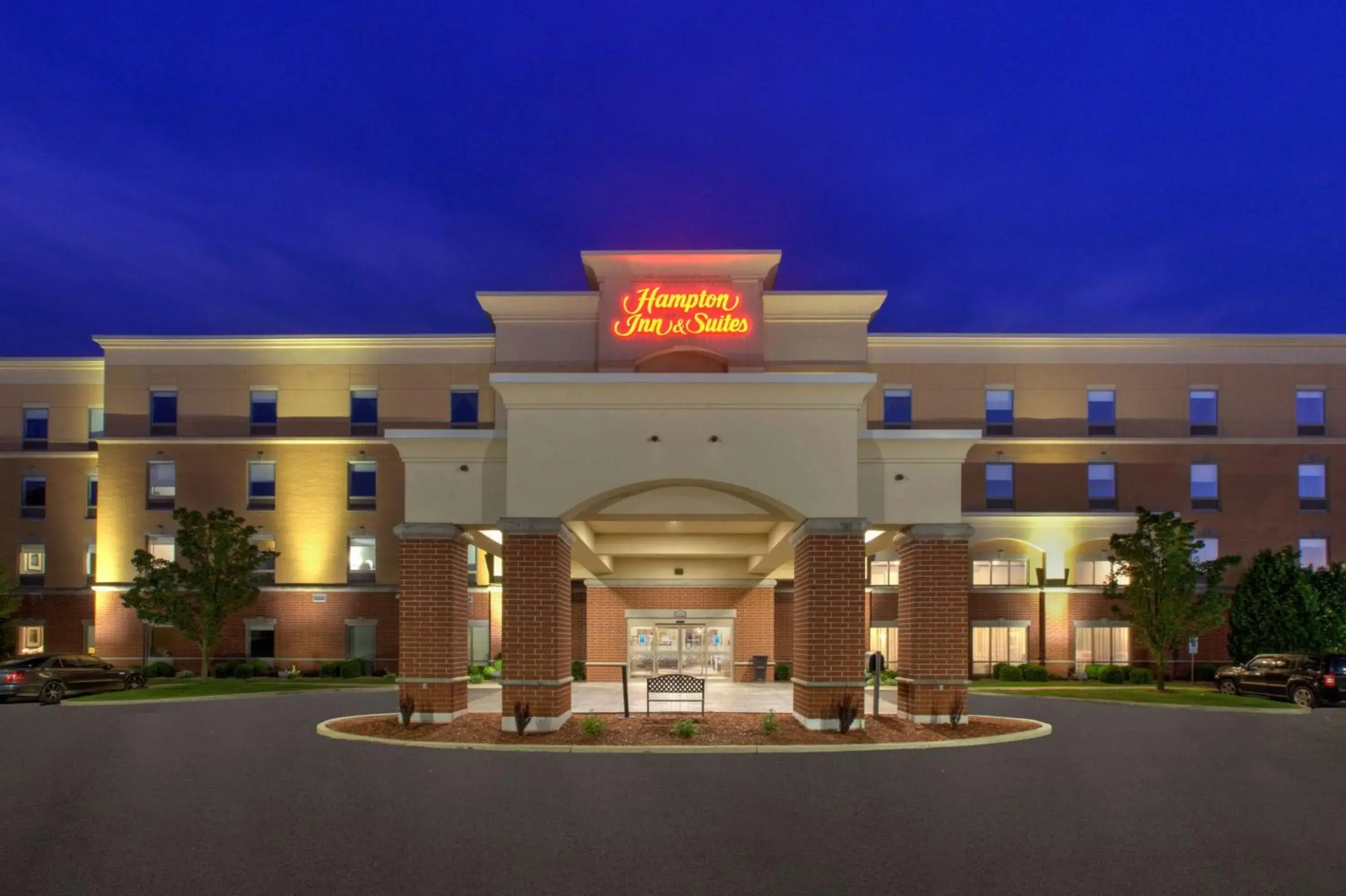 Property building in Hampton Inn and Suites Flint/Grand Blanc Property building in Hampton Inn and Suites Flint/Grand Blanc
