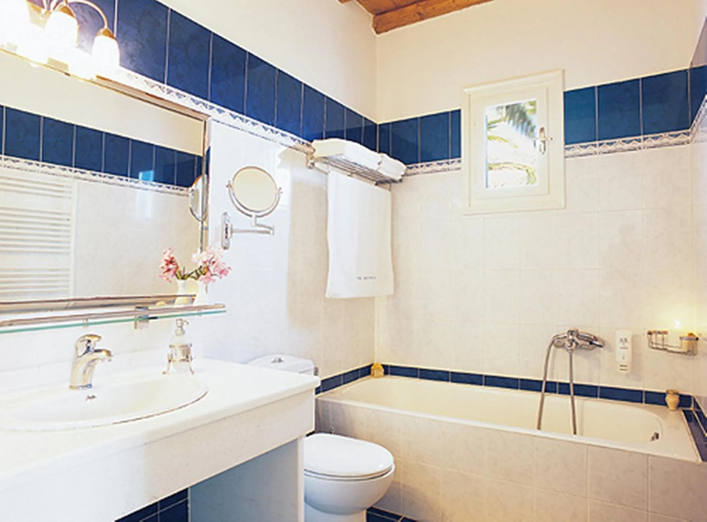 Bathroom in Zephyros