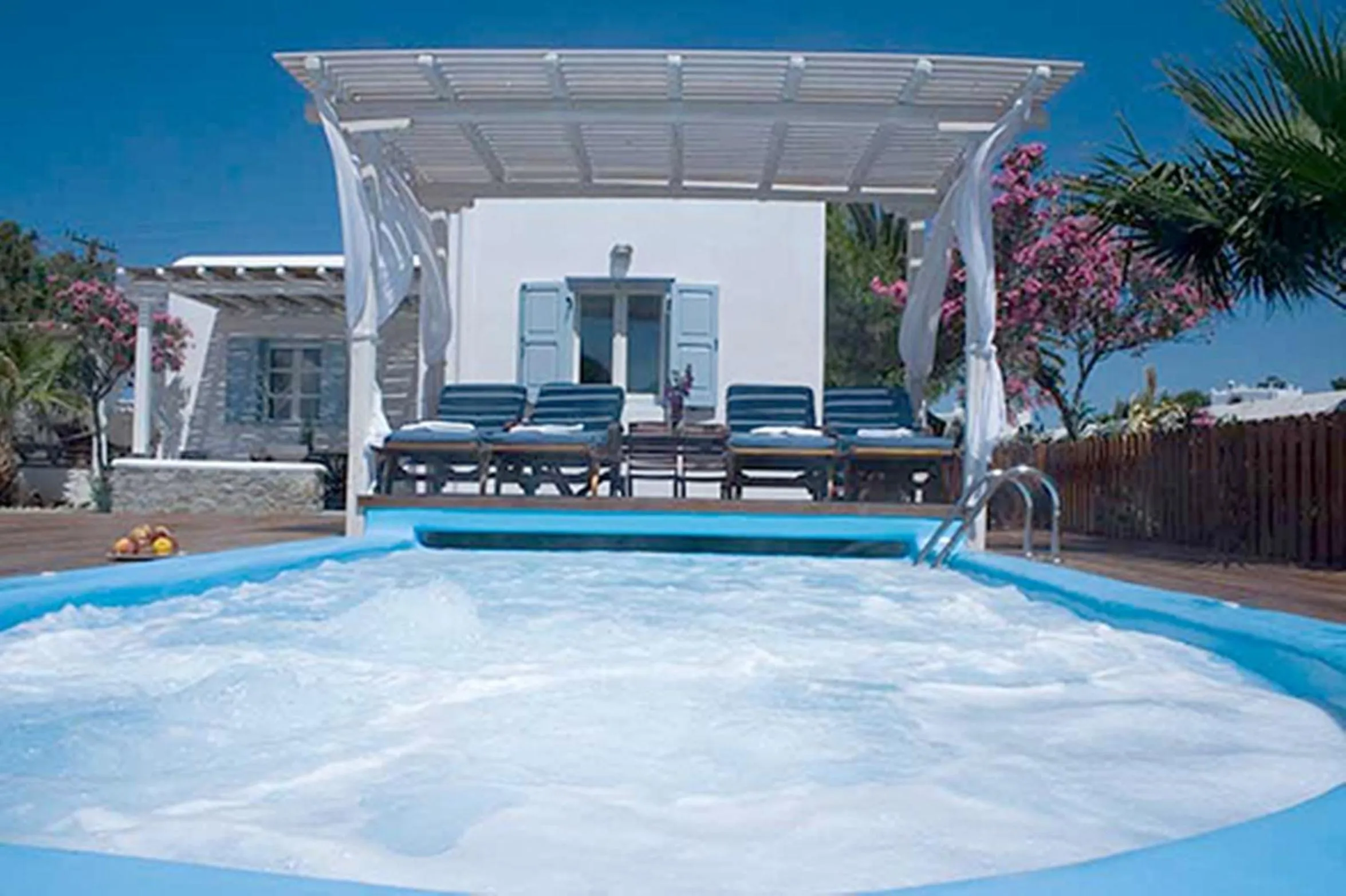 Swimming pool in Zephyros