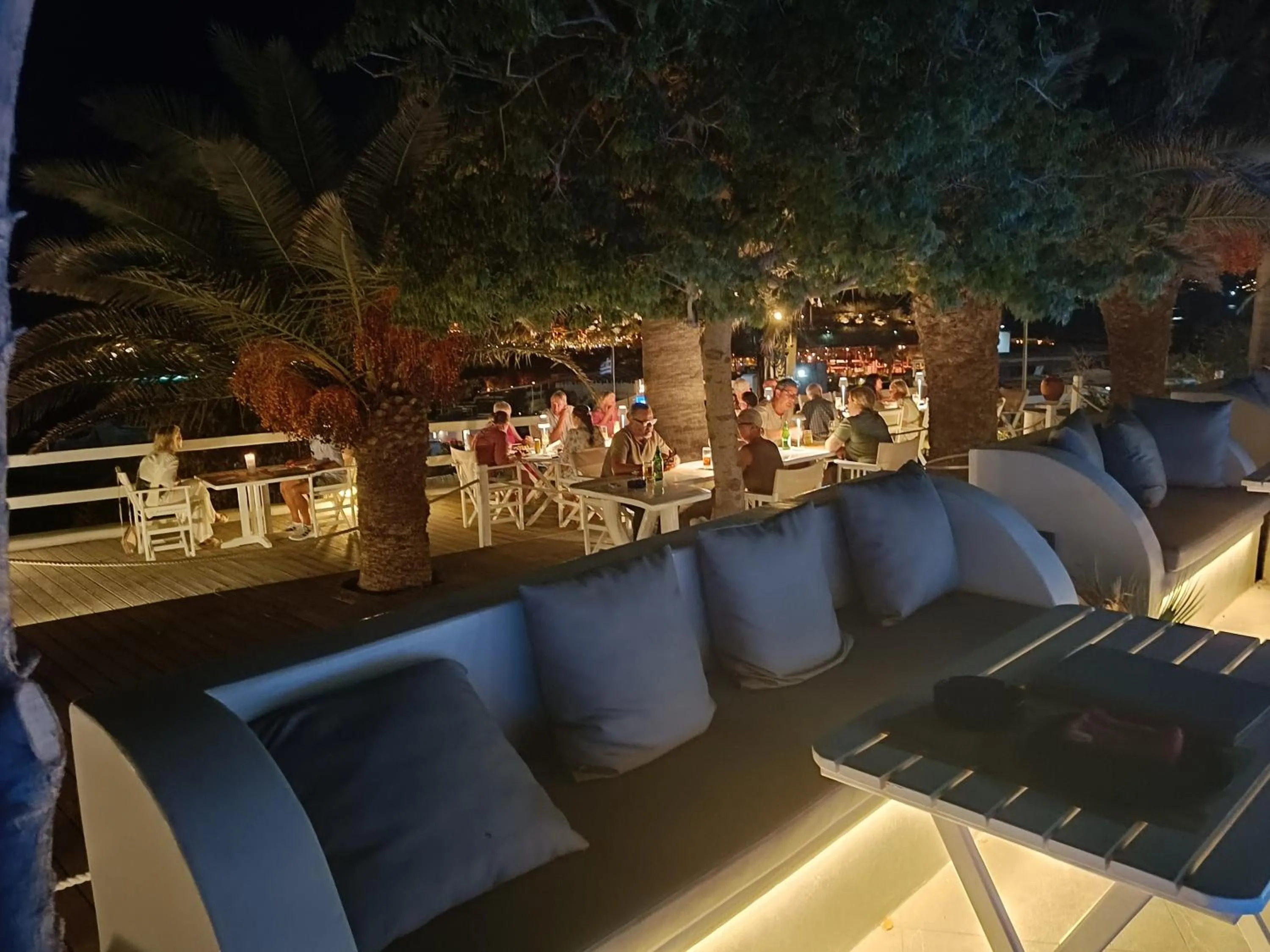 Seating area in Zephyros