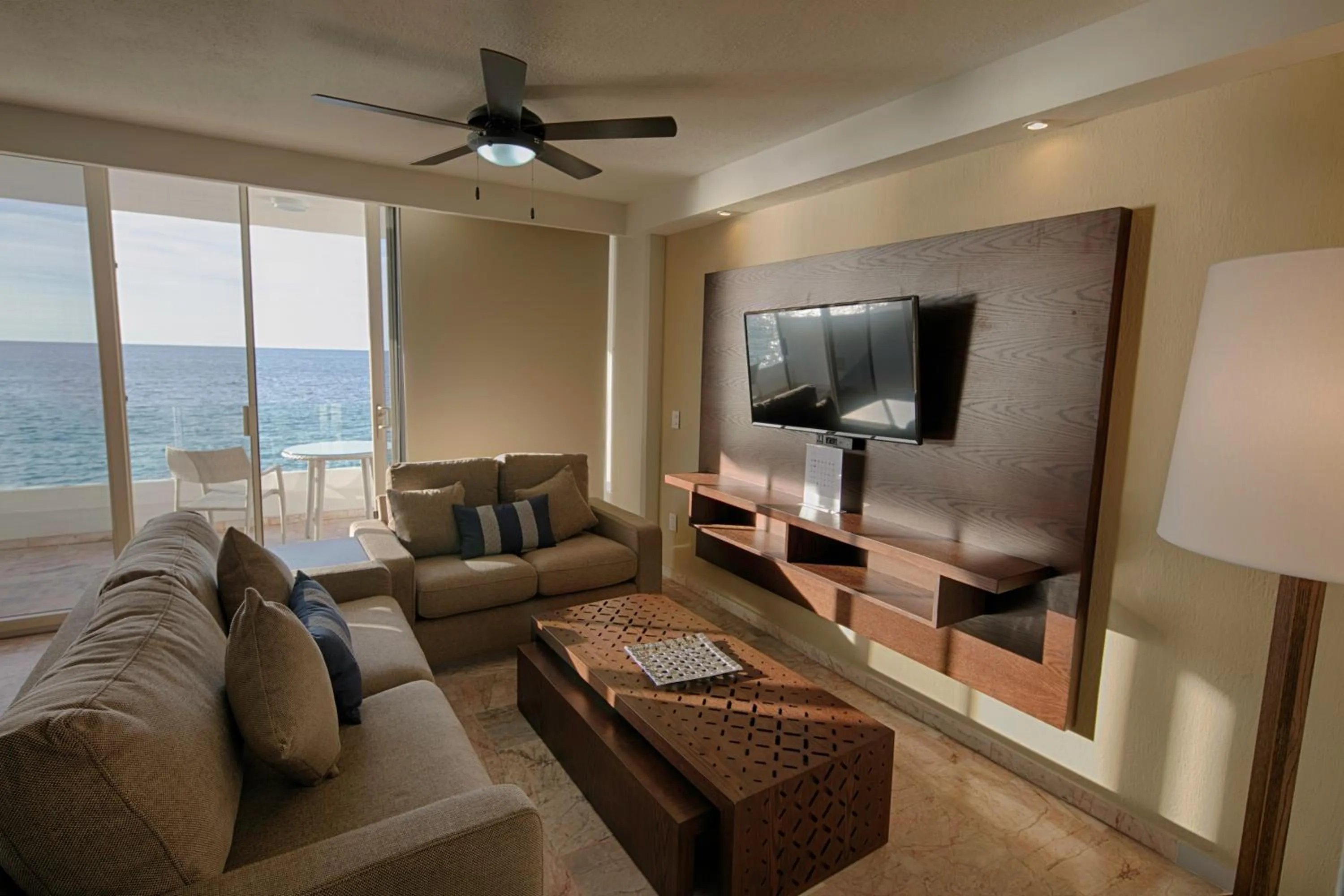 Living room in Costa Sur Resort & Spa