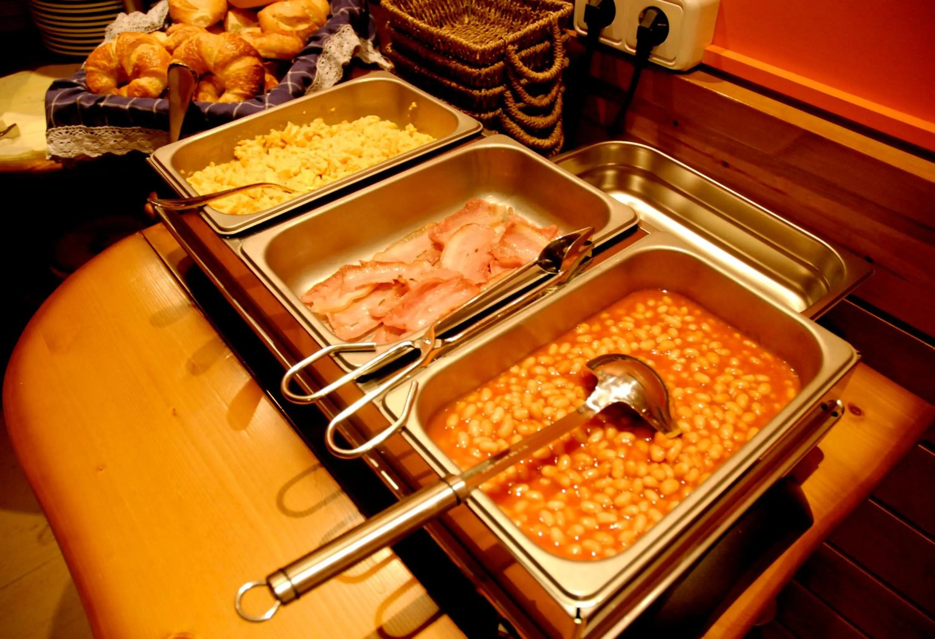 Food and drinks in Petit Hotel