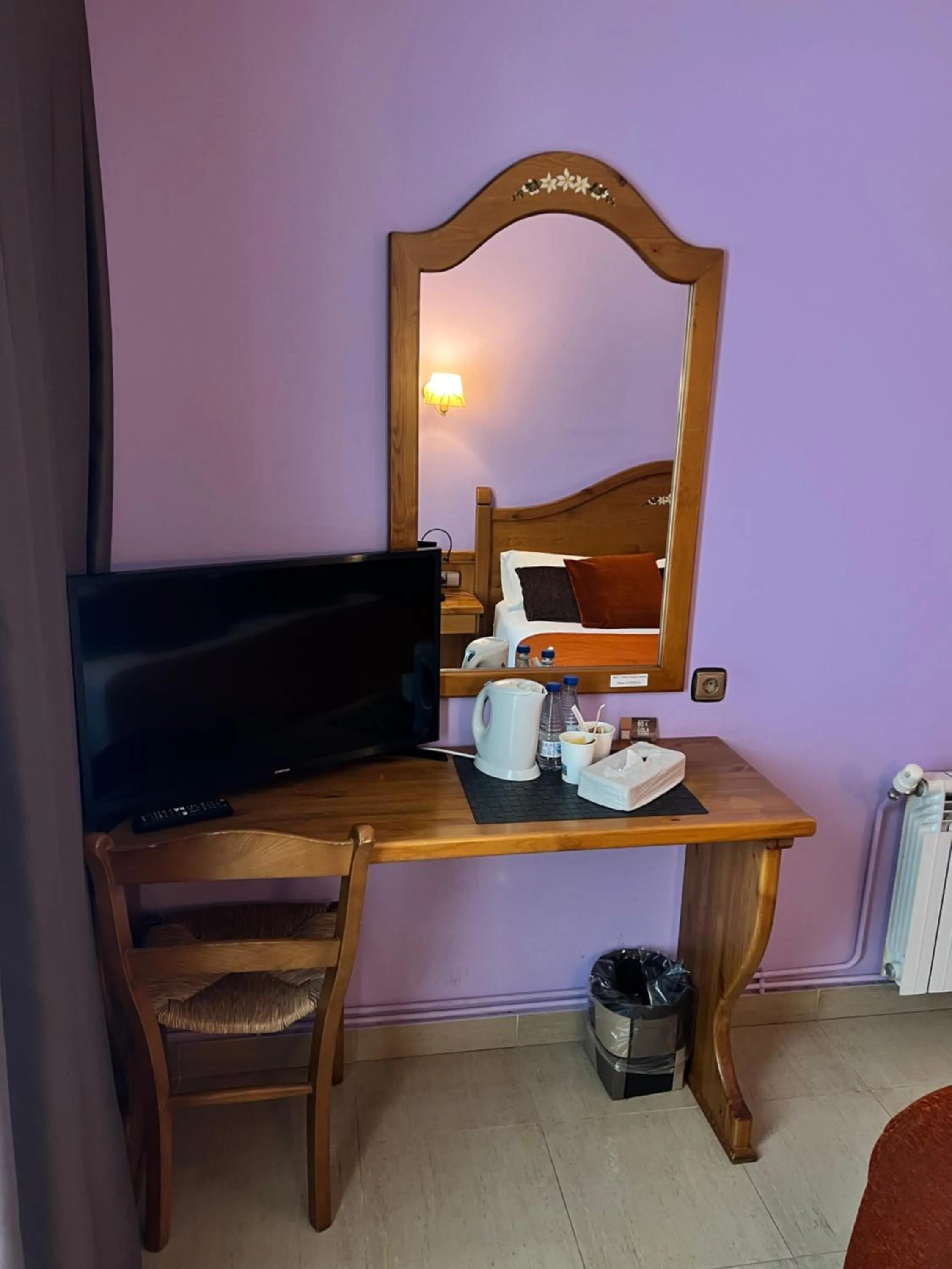 TV and multimedia, Bed in Petit Hotel