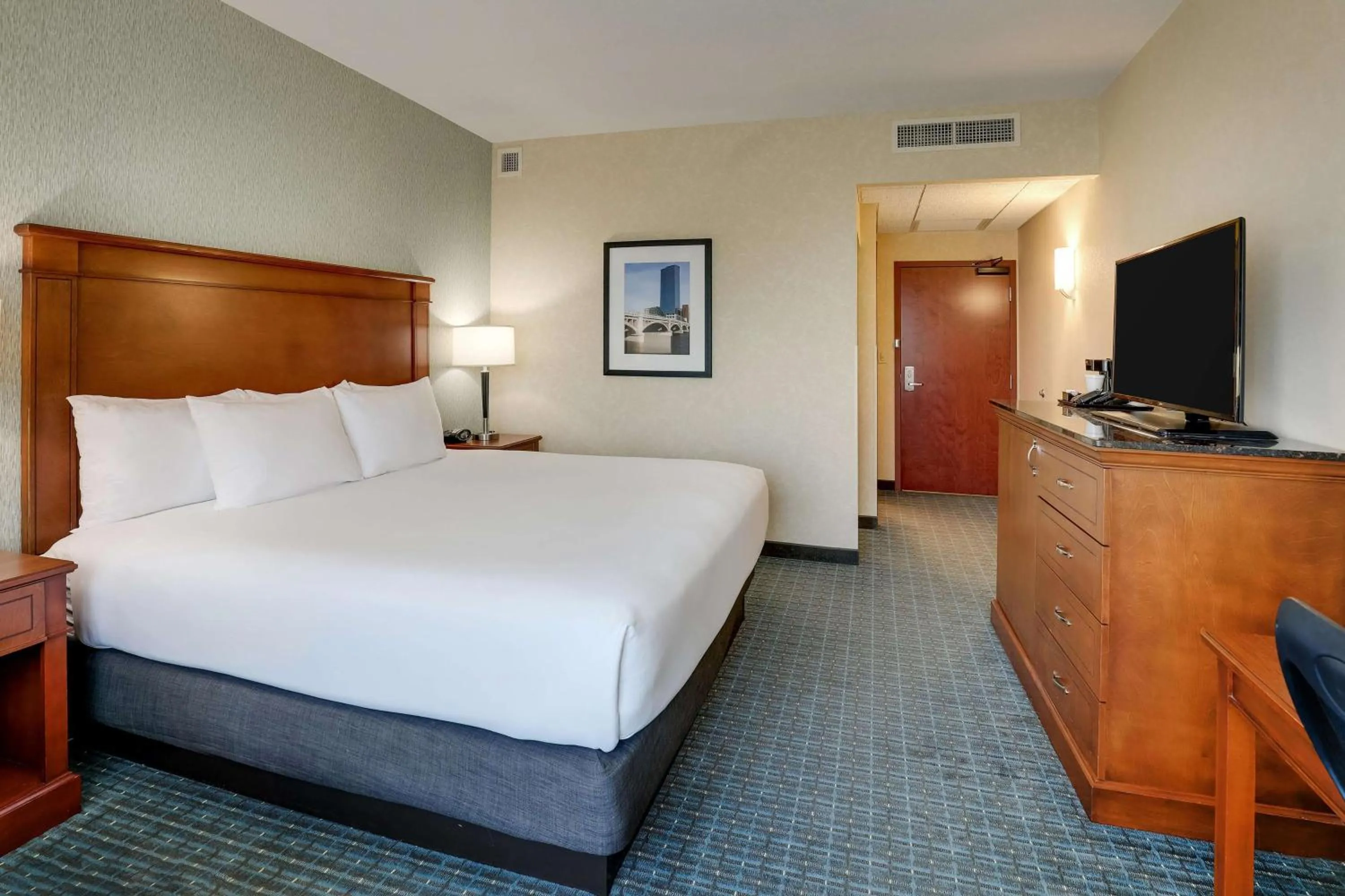 Bedroom, Bed in Drury Inn & Suites Grand Rapids