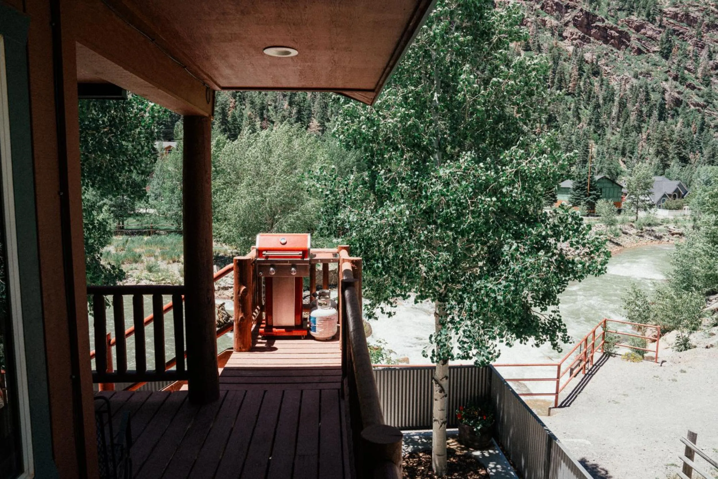 Ouray Riverside Resort - Inn & Cabins