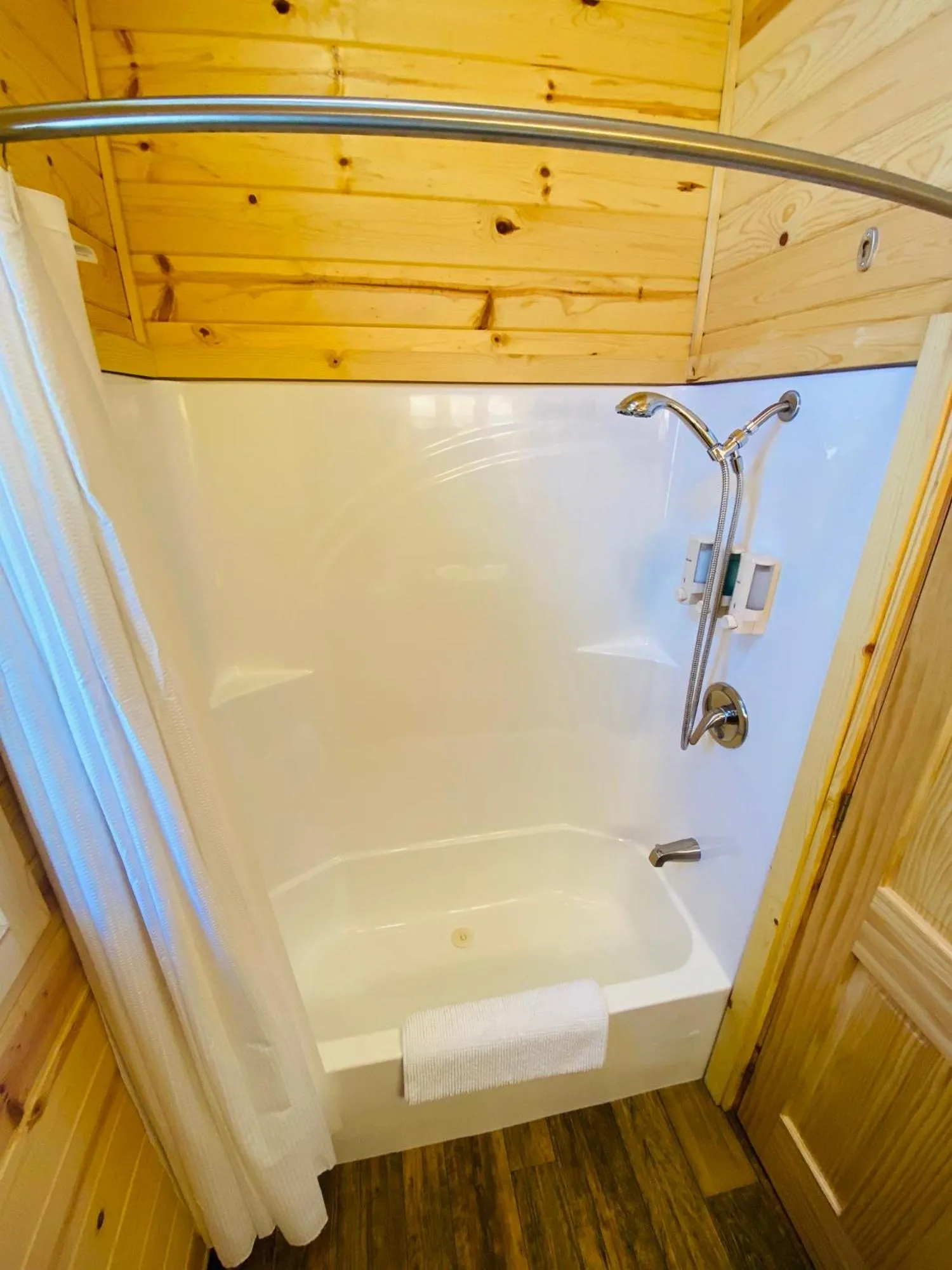 Ouray Riverside Resort - Inn & Cabins