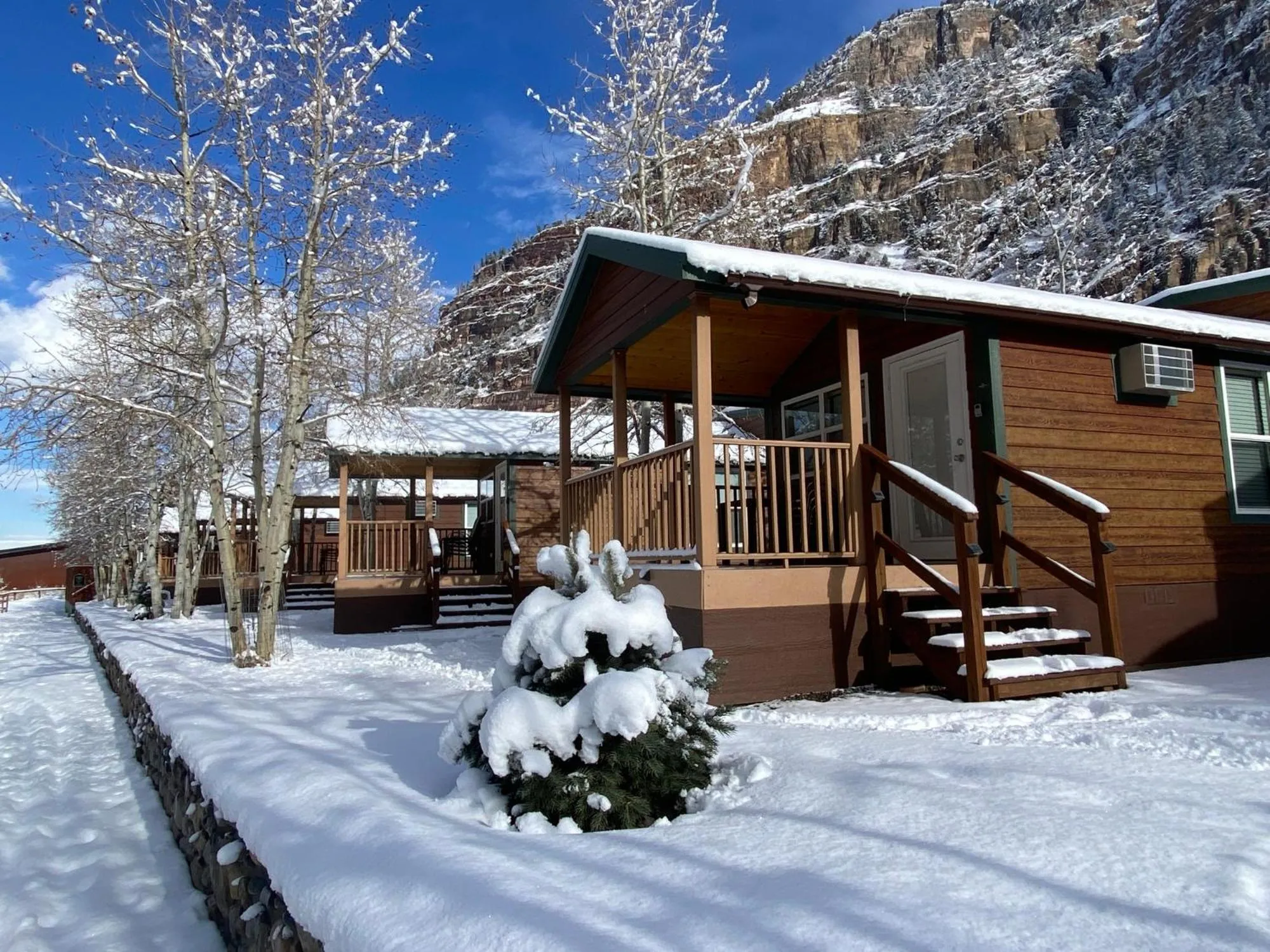 Ouray Riverside Resort - Inn & Cabins