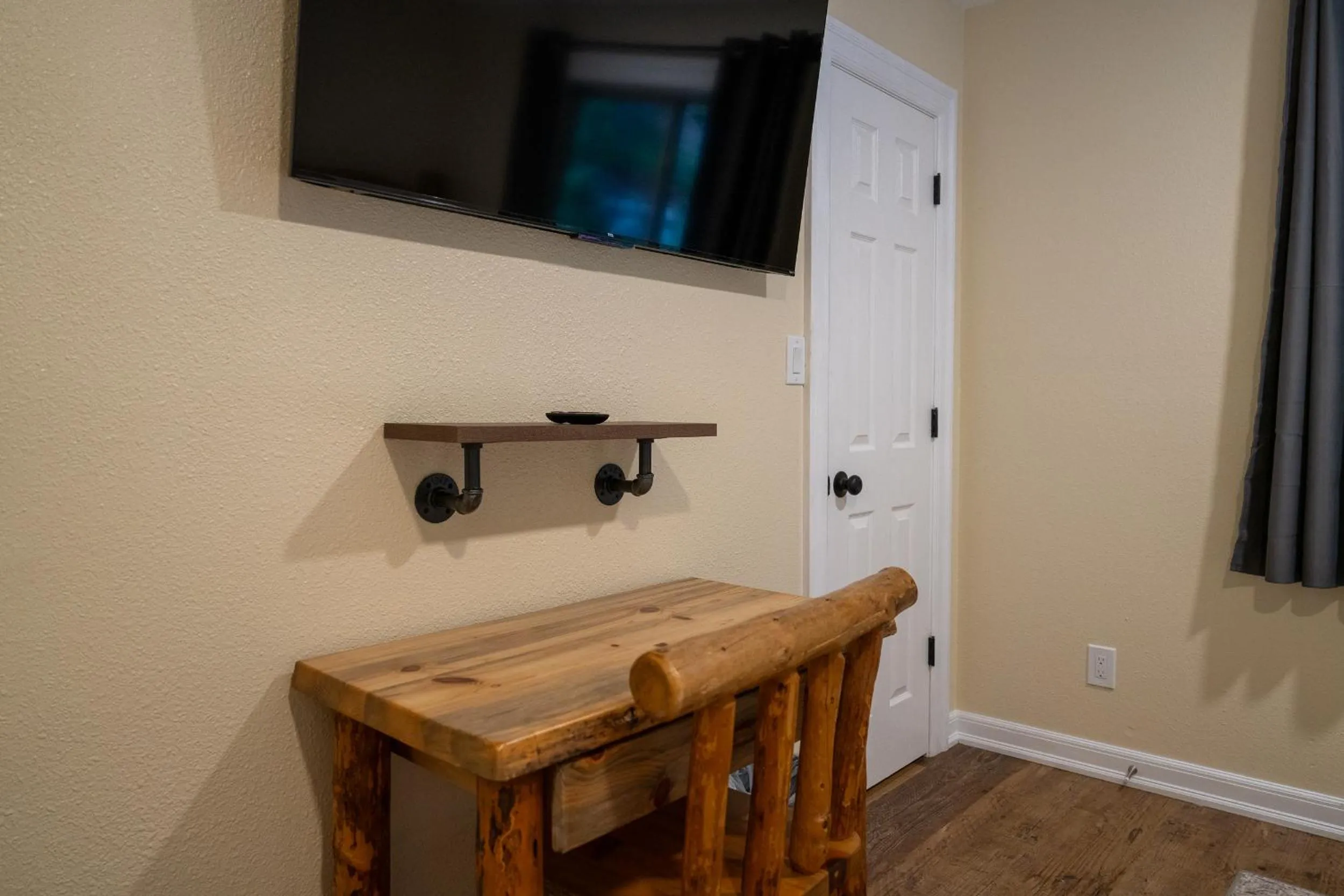 Ouray Riverside Resort - Inn & Cabins