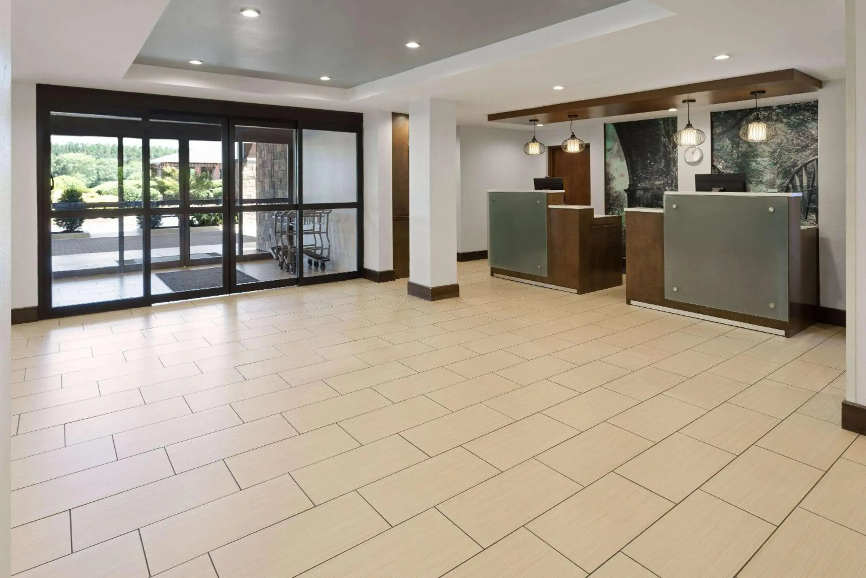 Lobby or reception in La Quinta by Wyndham LaGrange / I-85 Lobby or reception in La Quinta by Wyndham LaGrange / I-85