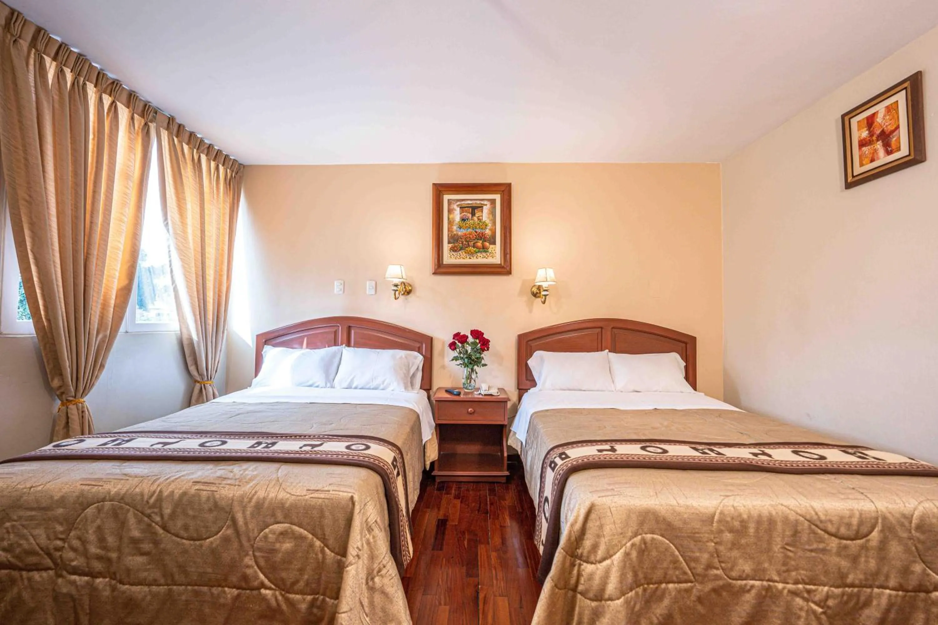 Bedroom, Bed in Hotel Manhattan Inn Airport