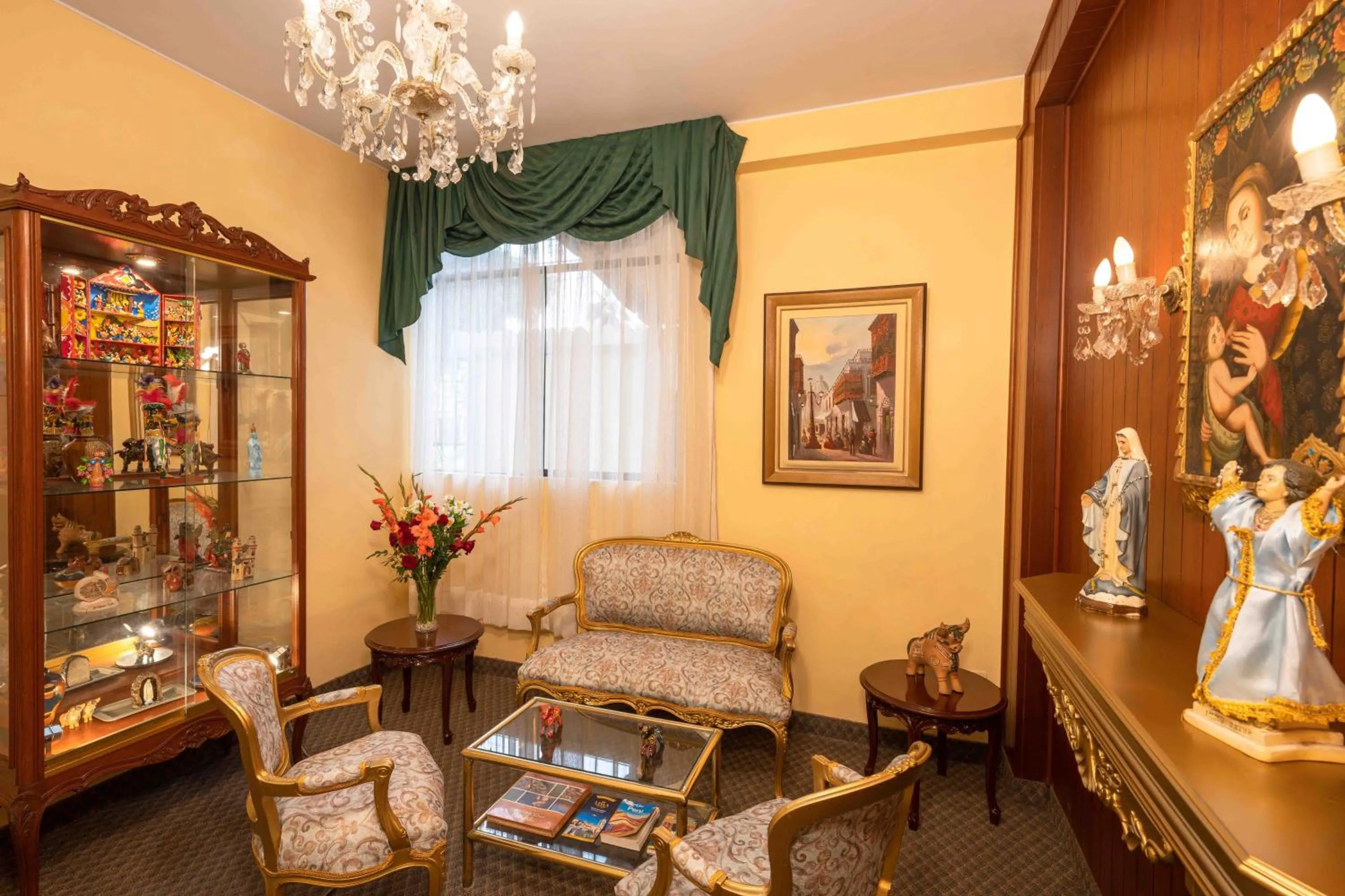 Living room in Hotel Manhattan Inn Airport