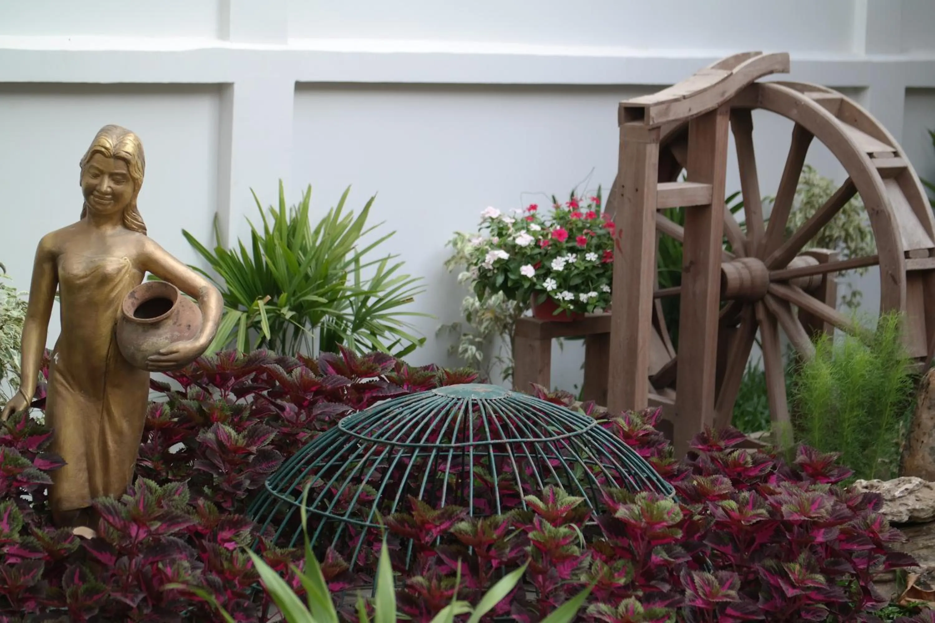 Garden in Mowin Boutique Hotel & Residence