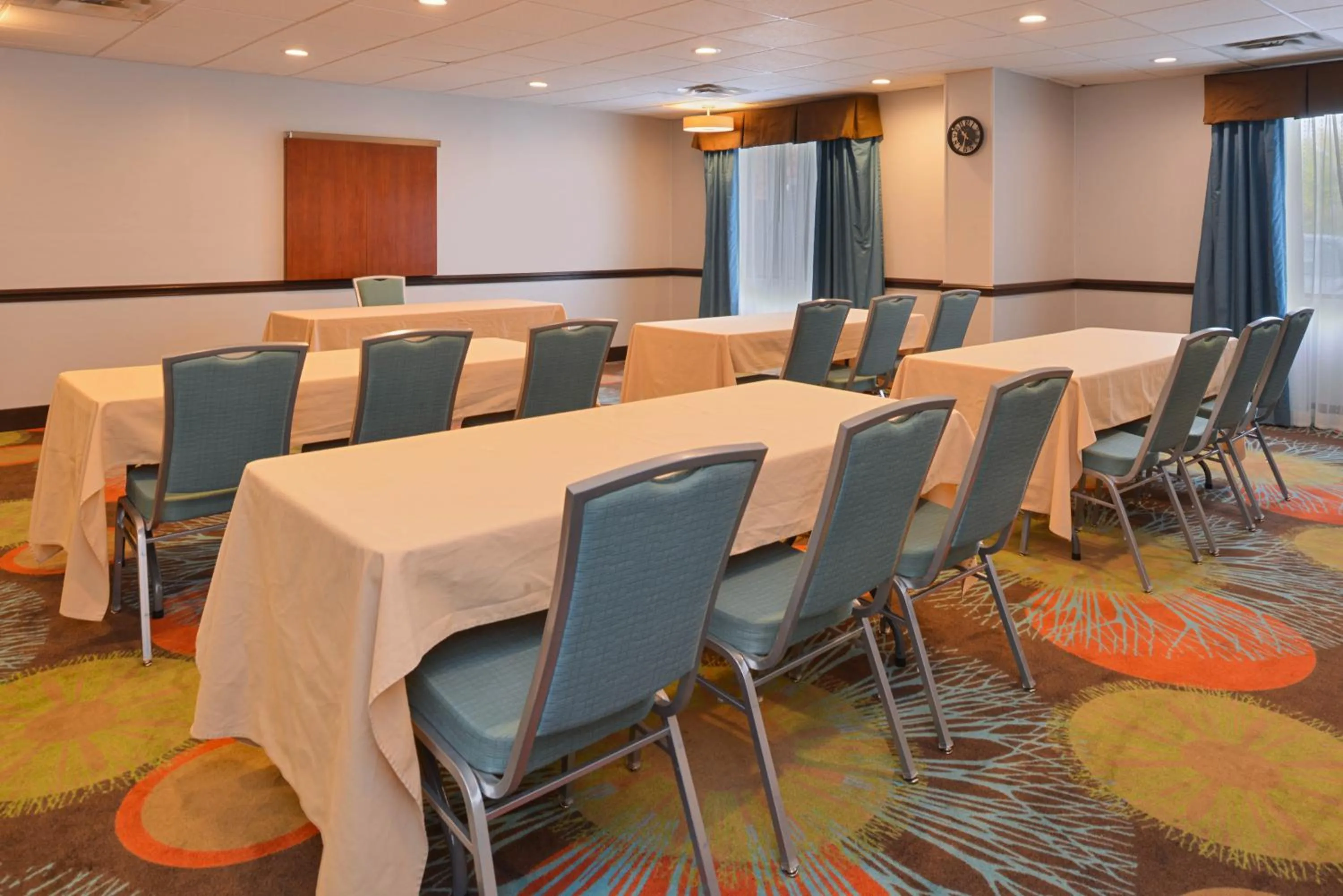 Meeting/conference room in Holiday Inn Express Hotel & Suites Youngstown - North Lima/Boardman by IHG