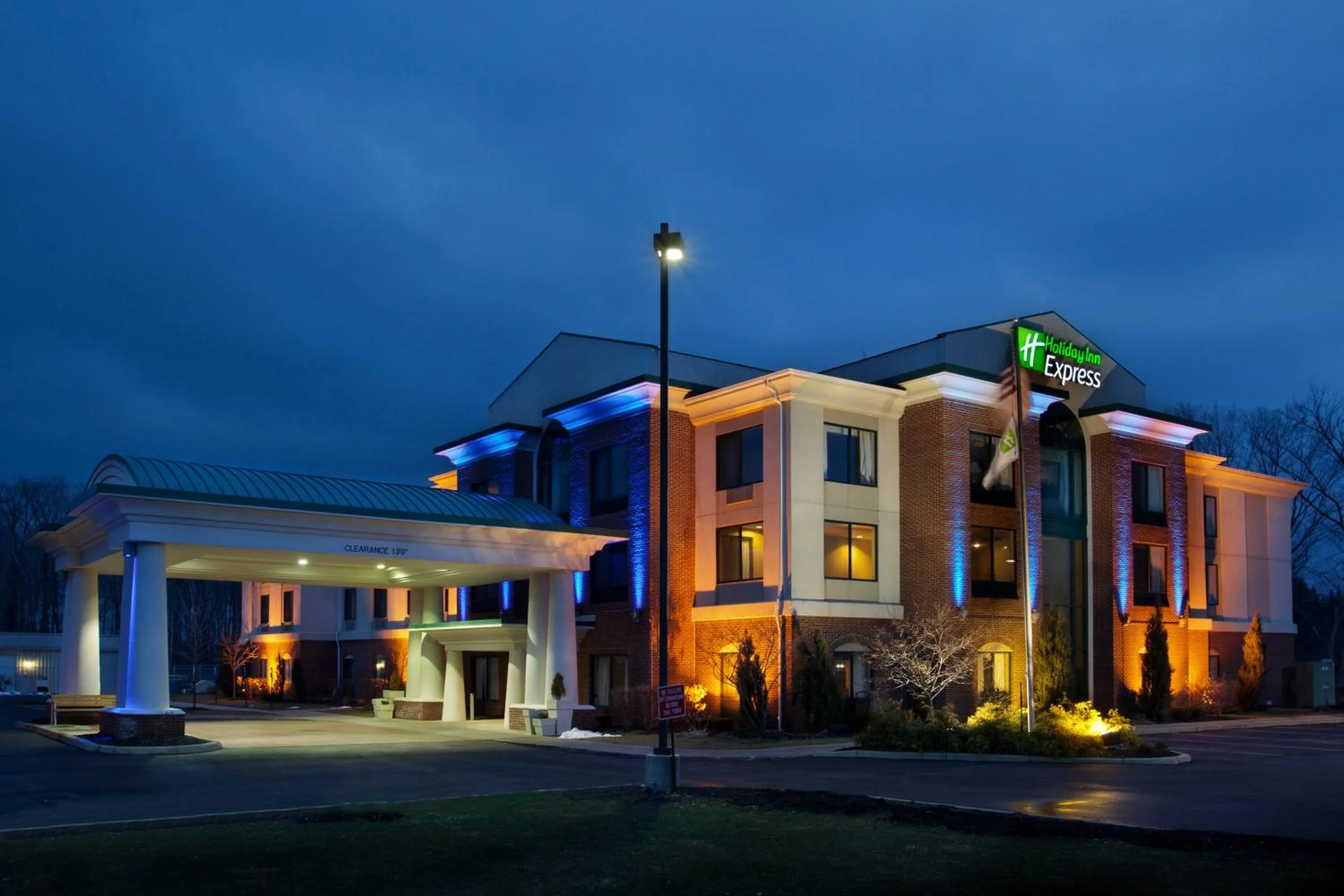 Property building in Holiday Inn Express Hotel & Suites Youngstown - North Lima/Boardman by IHG