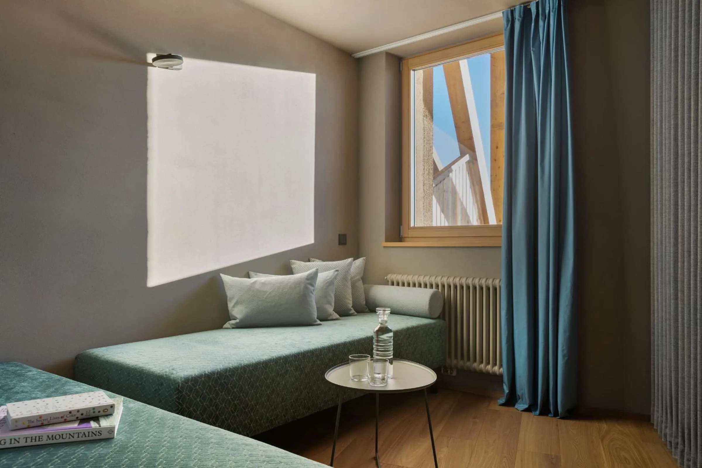 Living room, Bed in ICARO Hotel
