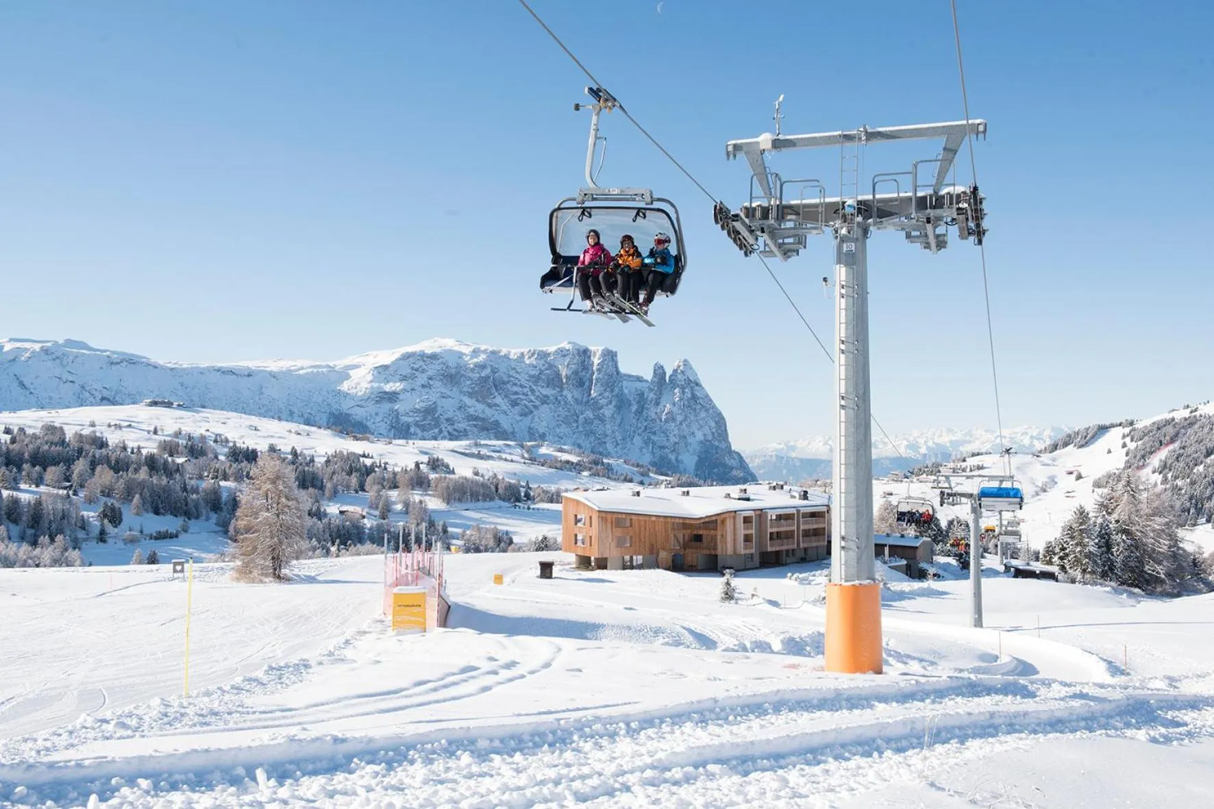 Skiing in ICARO Hotel