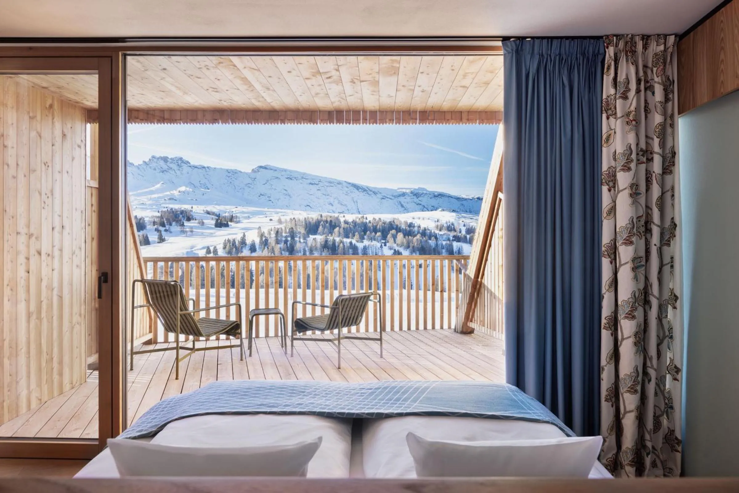 Photo of the whole room, Bed in ICARO Hotel