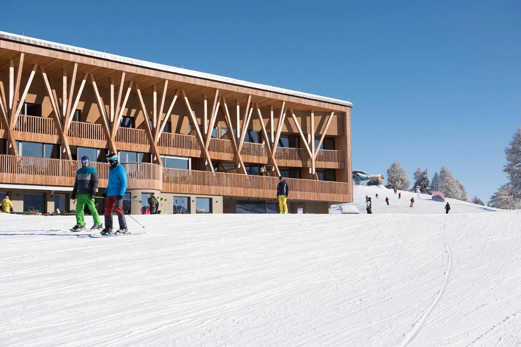Skiing in ICARO Hotel