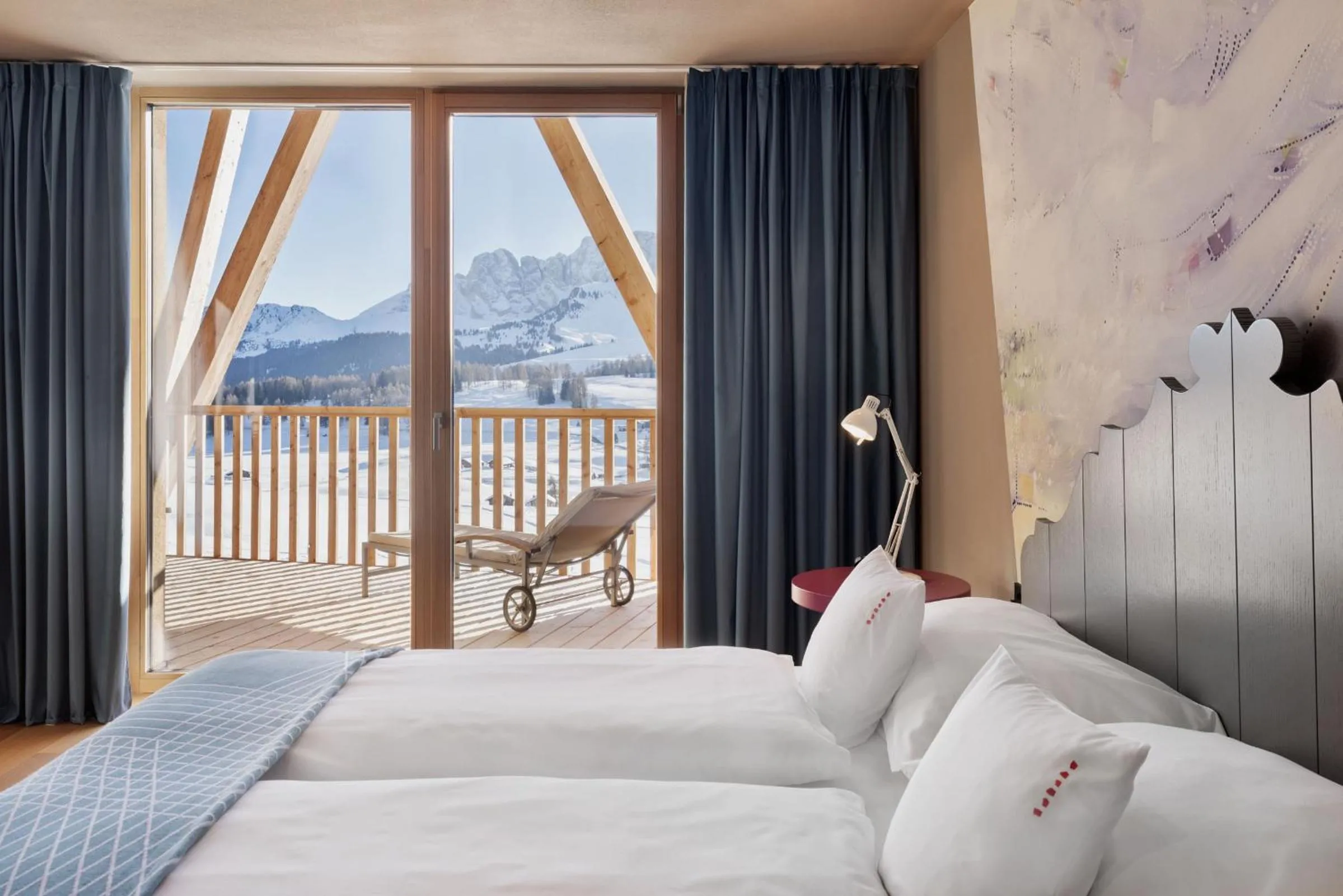 Photo of the whole room, Bed in ICARO Hotel