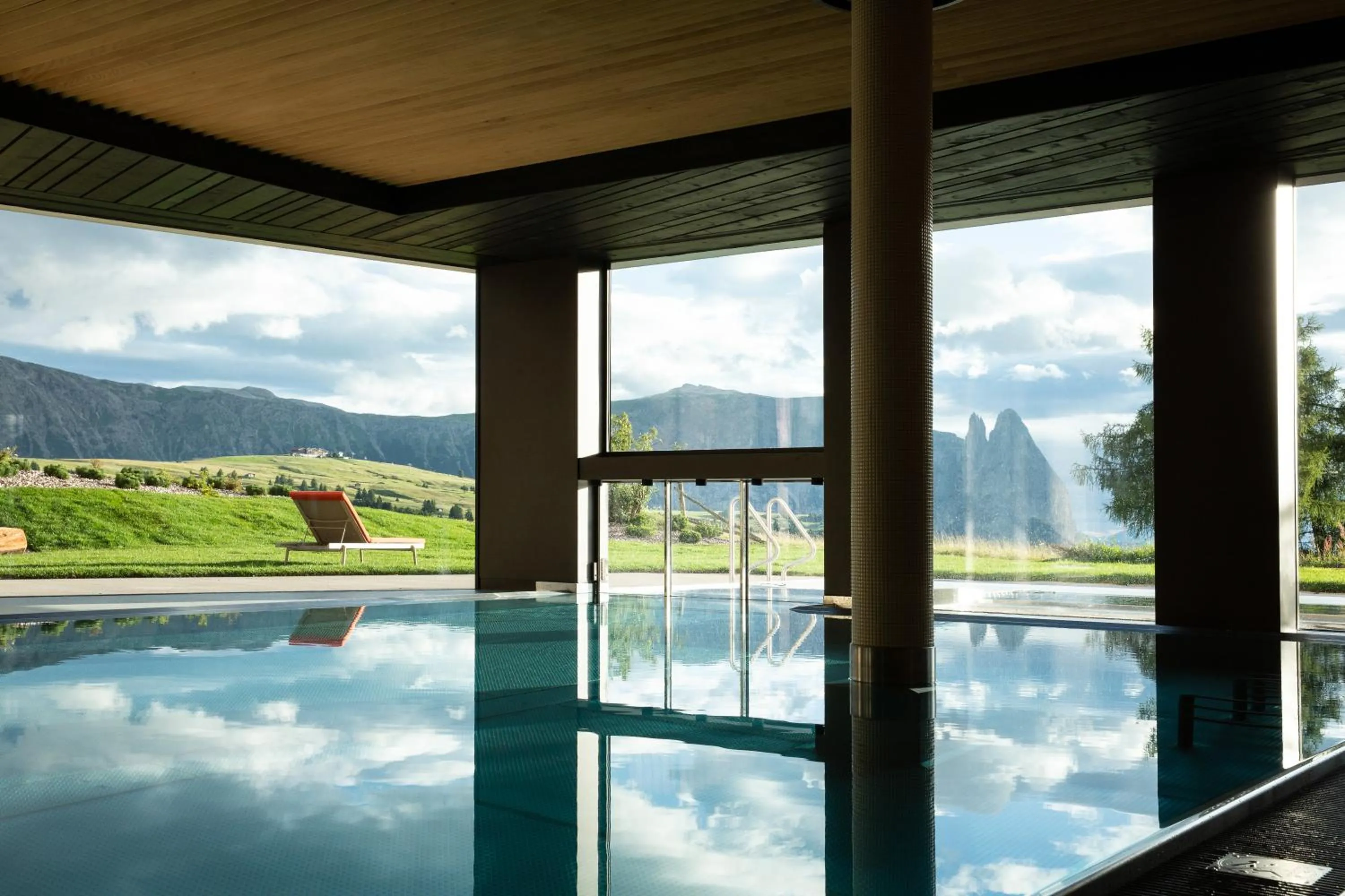 Swimming pool in ICARO Hotel