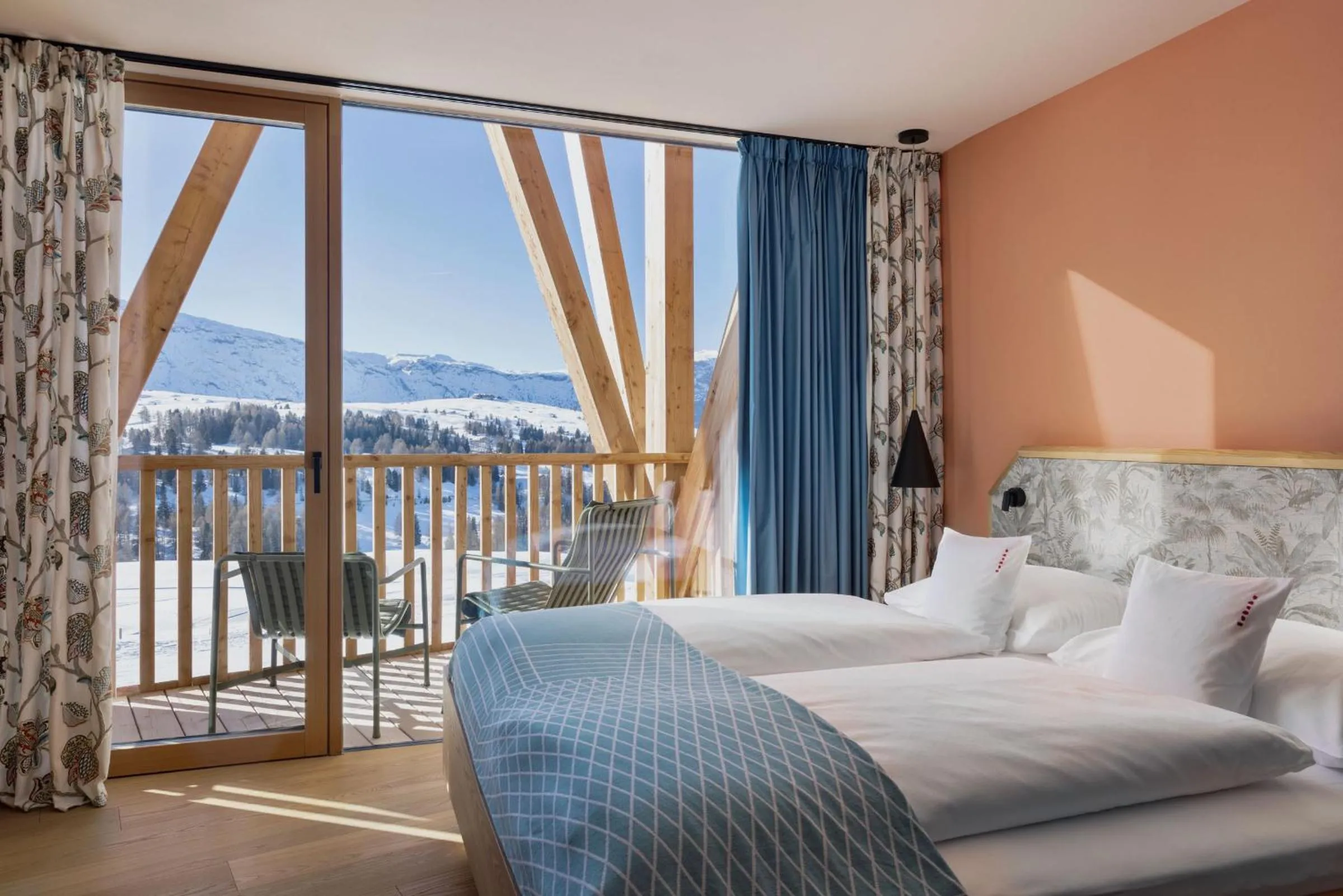 Photo of the whole room, Bed in ICARO Hotel