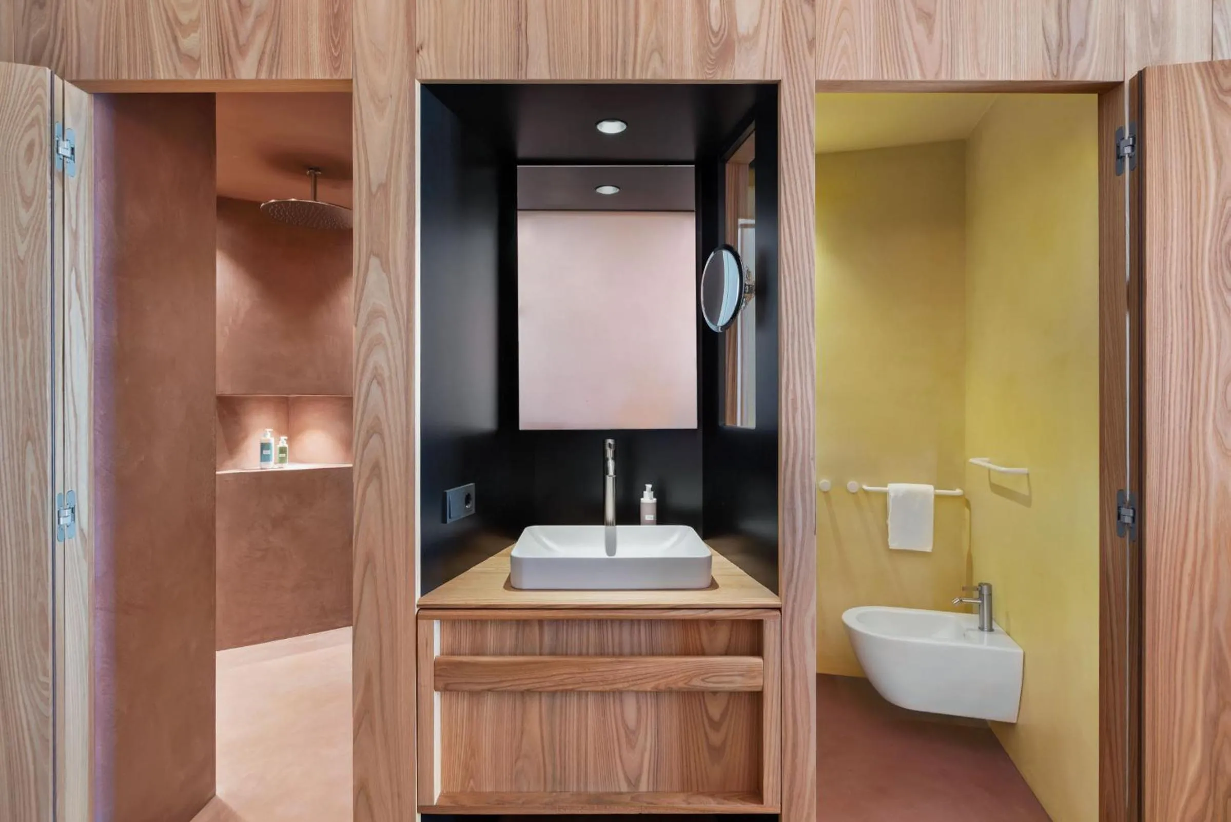 Bathroom in ICARO Hotel