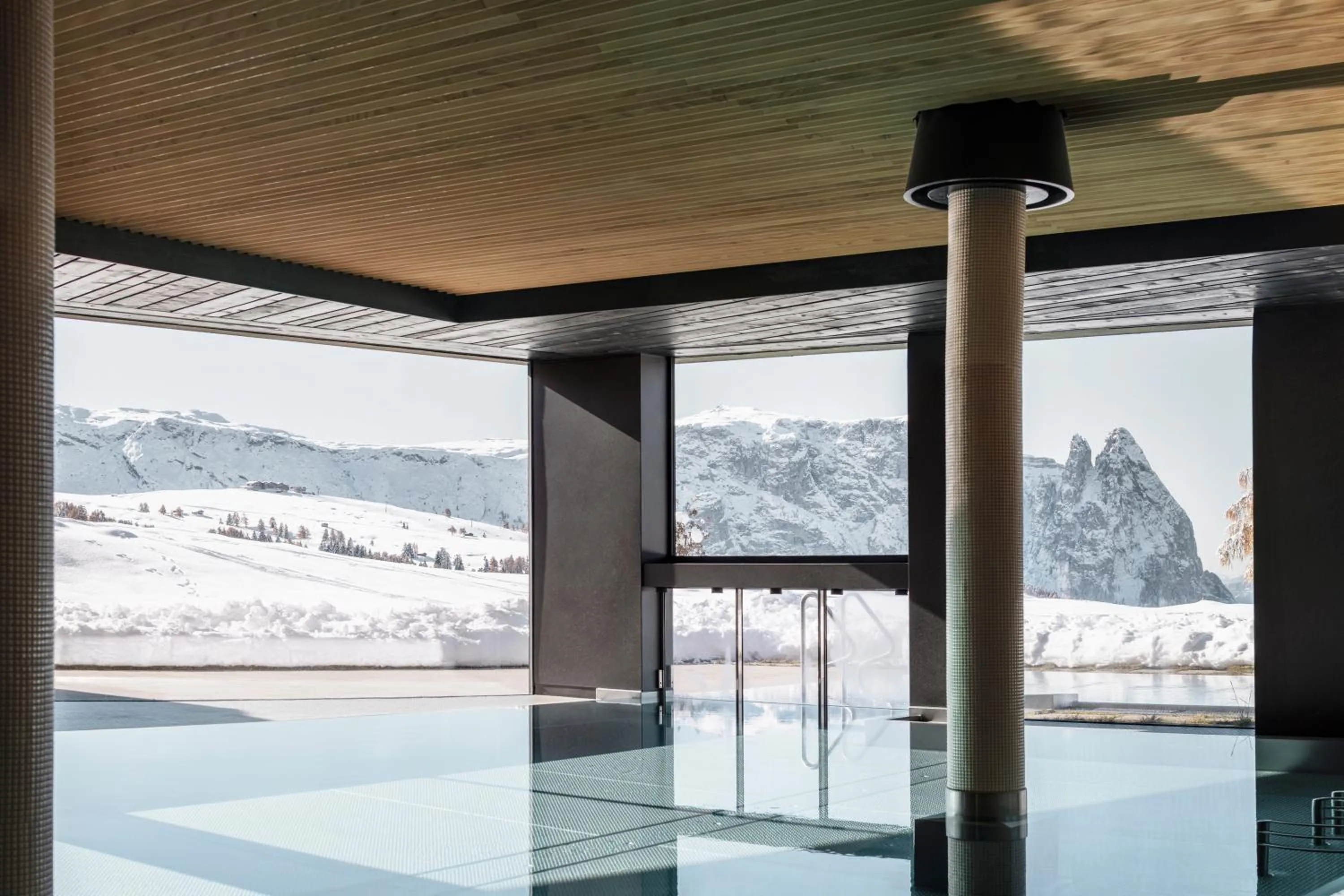 Swimming pool in ICARO Hotel