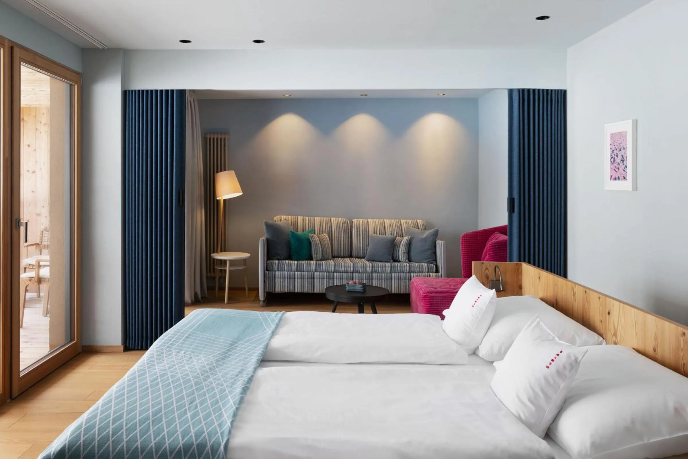 Photo of the whole room, Bed in ICARO Hotel