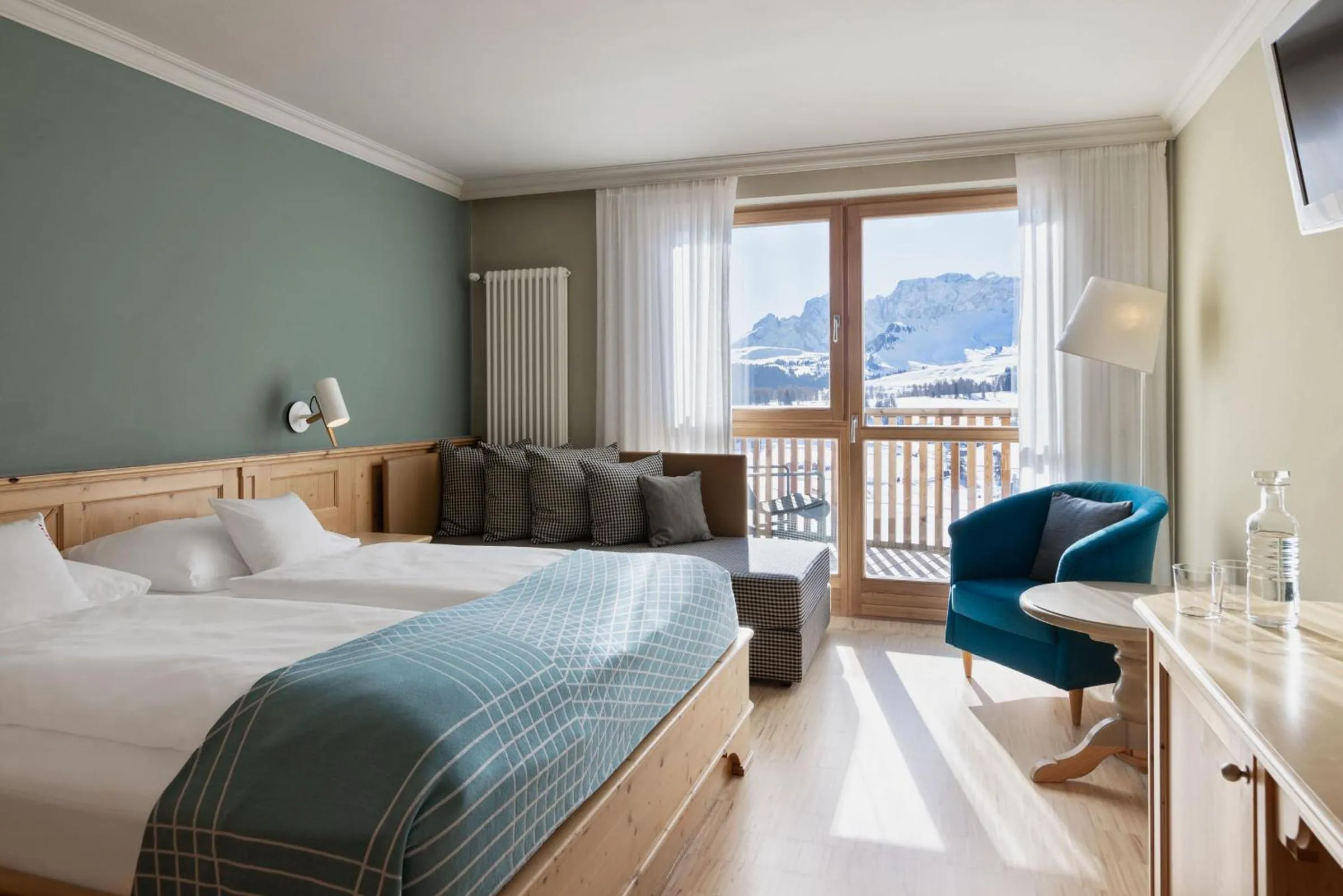 Photo of the whole room, Bed in ICARO Hotel