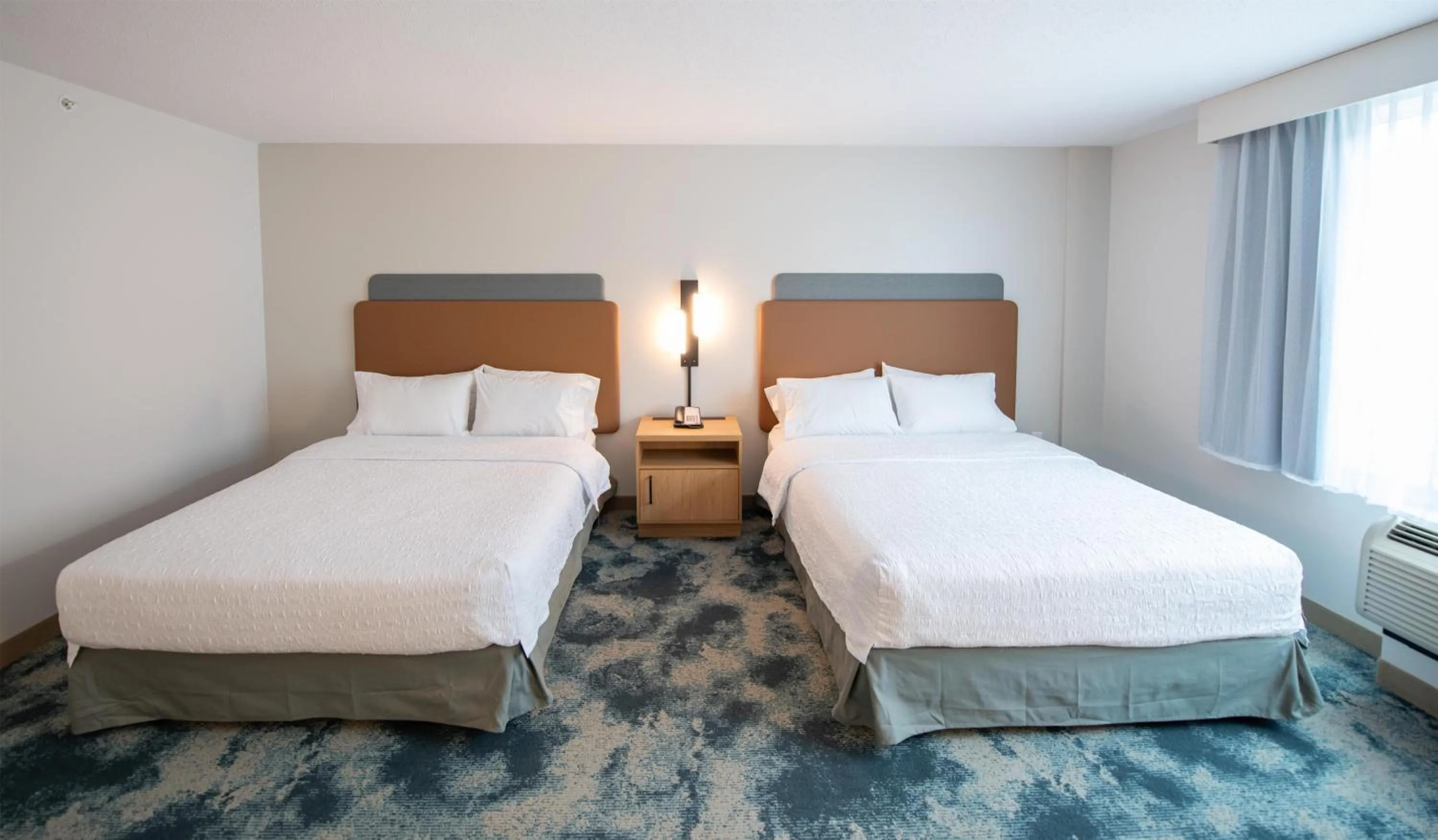 Bed in Hampton Inn Presque Isle