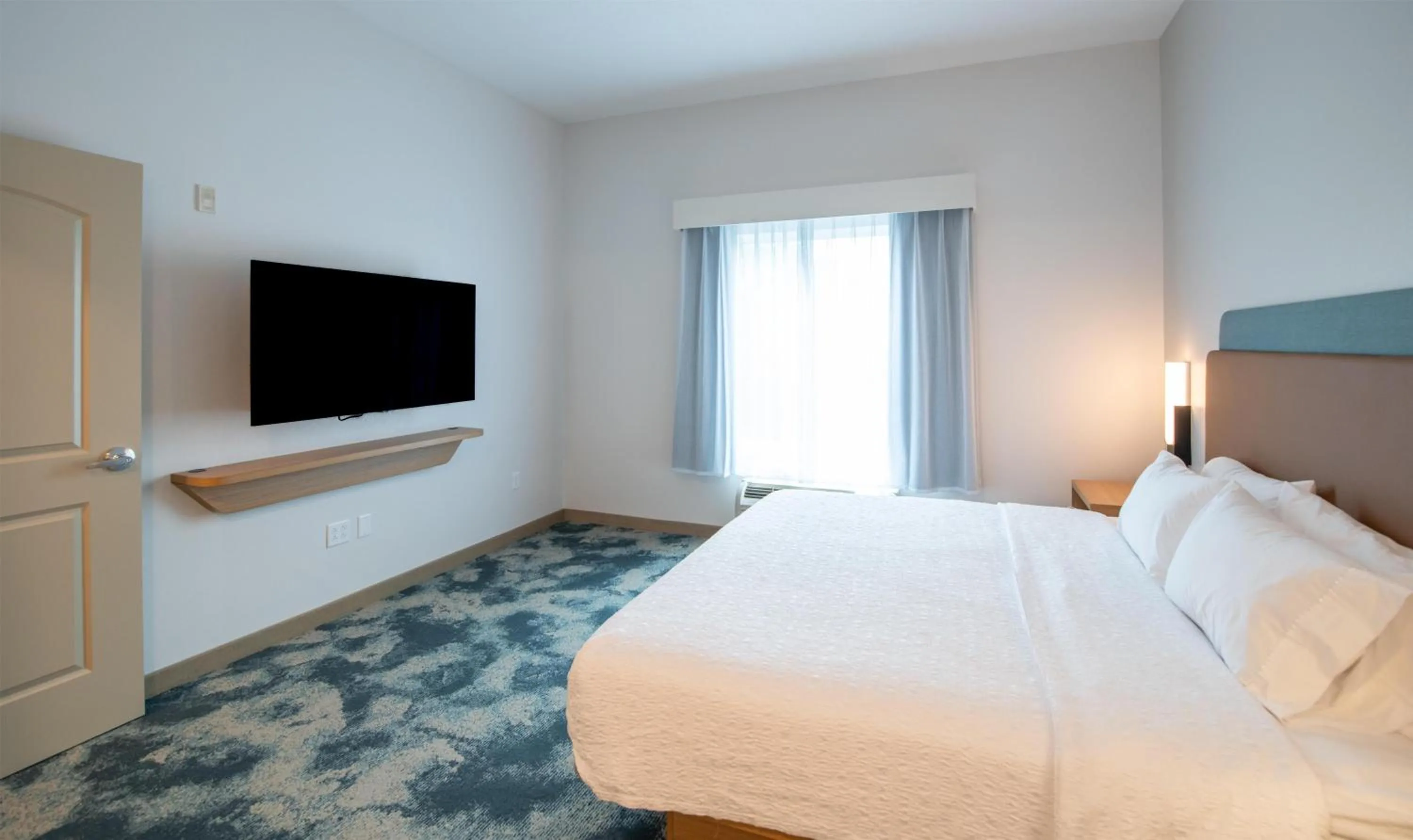 Bed in Hampton Inn Presque Isle