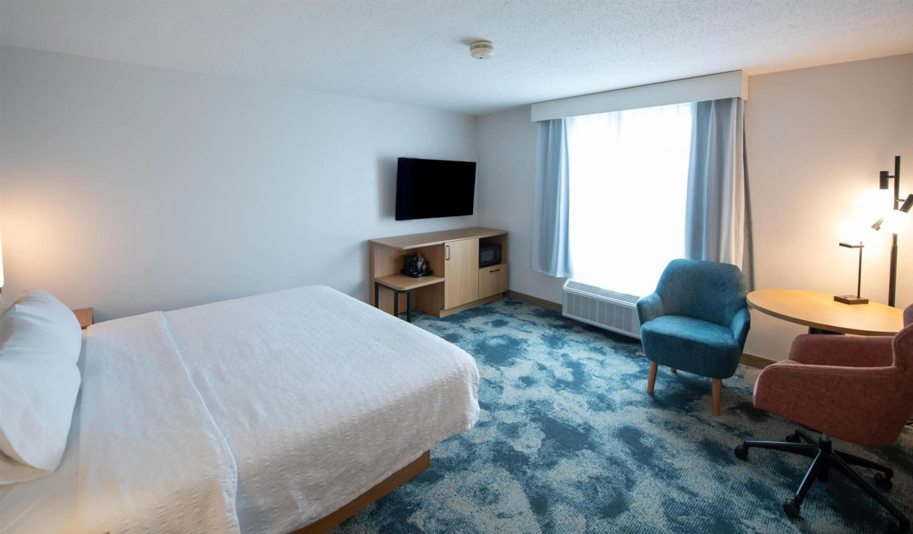 Bed in Hampton Inn Presque Isle