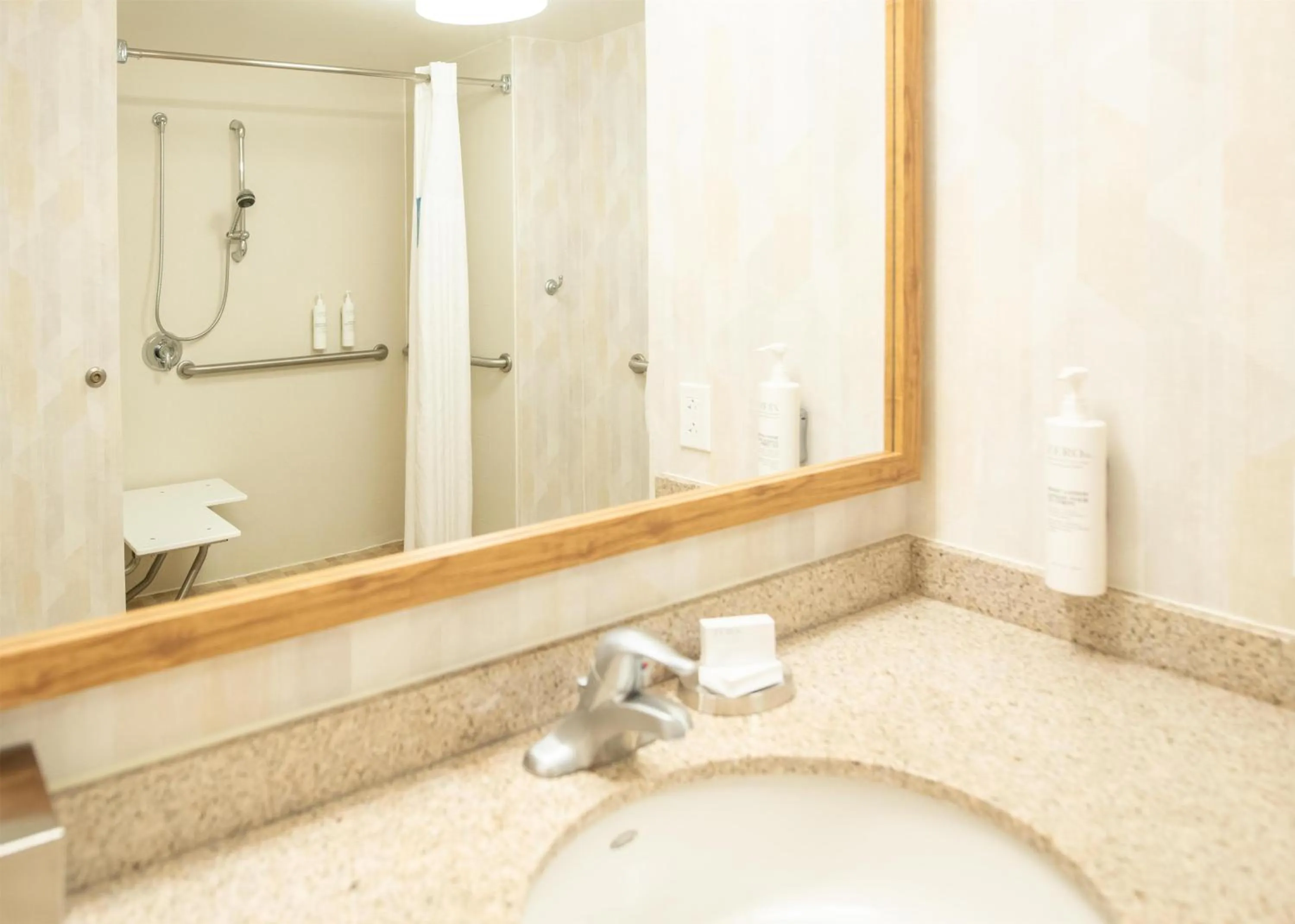 Bathroom in Hampton Inn Presque Isle