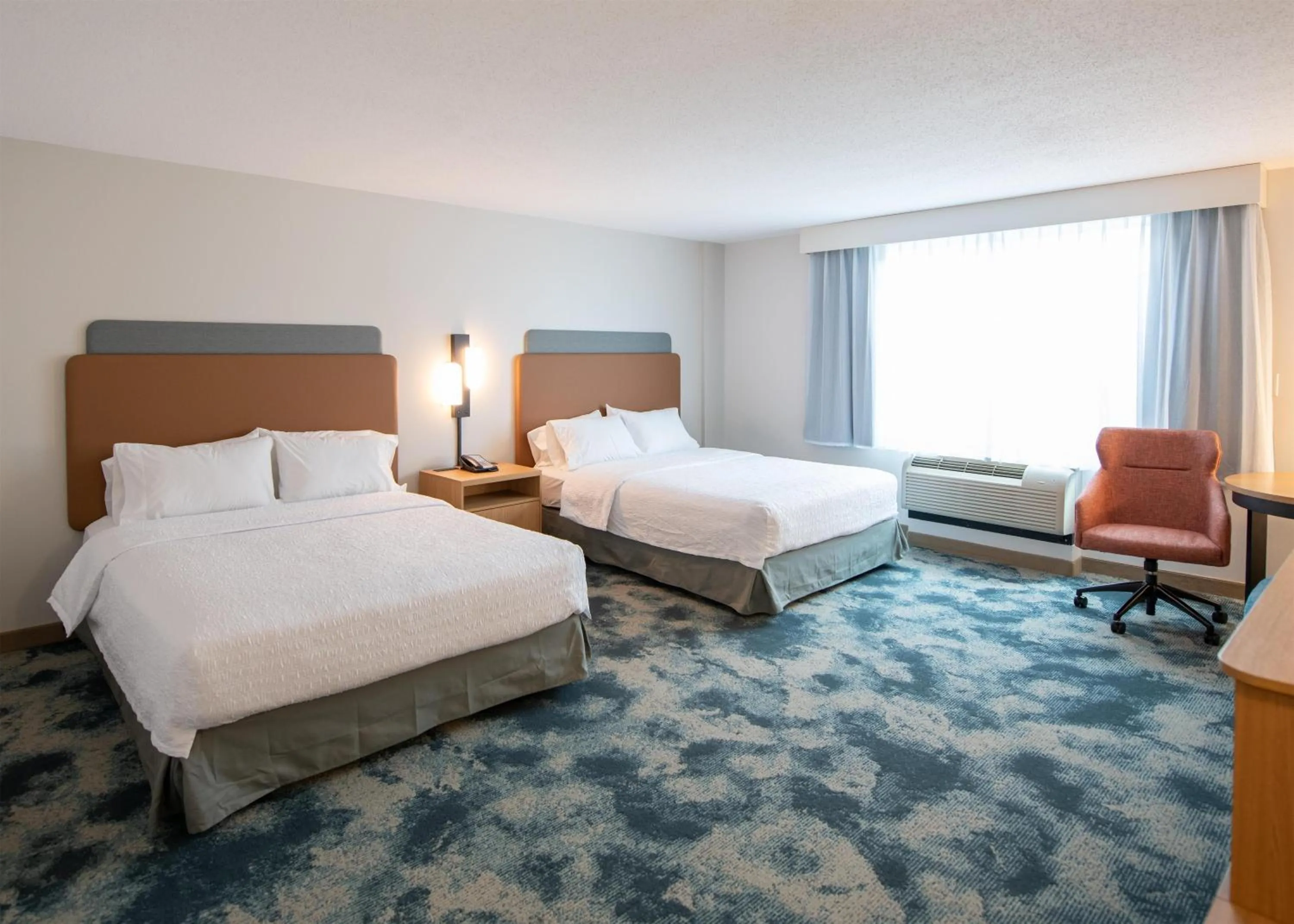 Bed in Hampton Inn Presque Isle