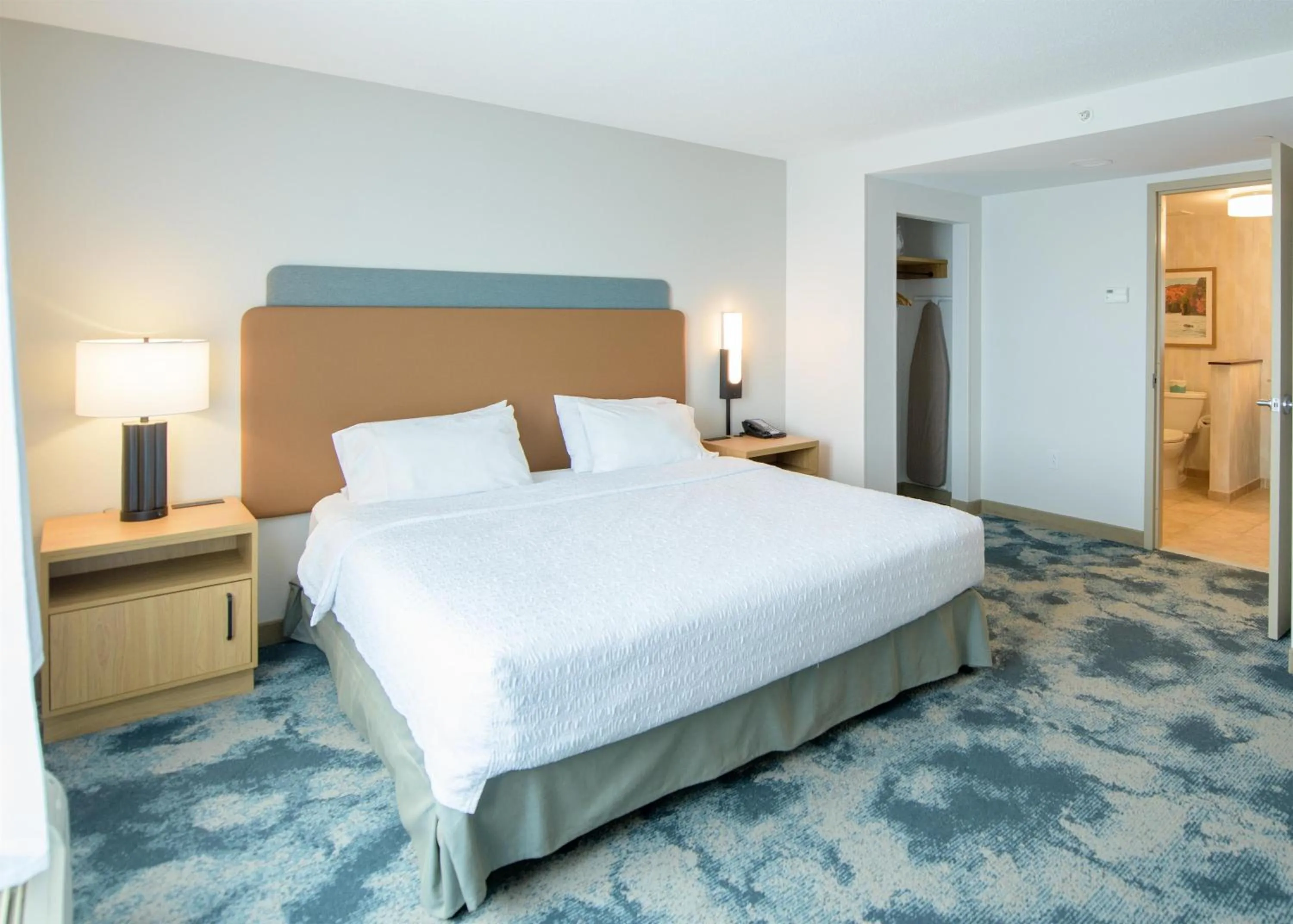 Bed in Hampton Inn Presque Isle