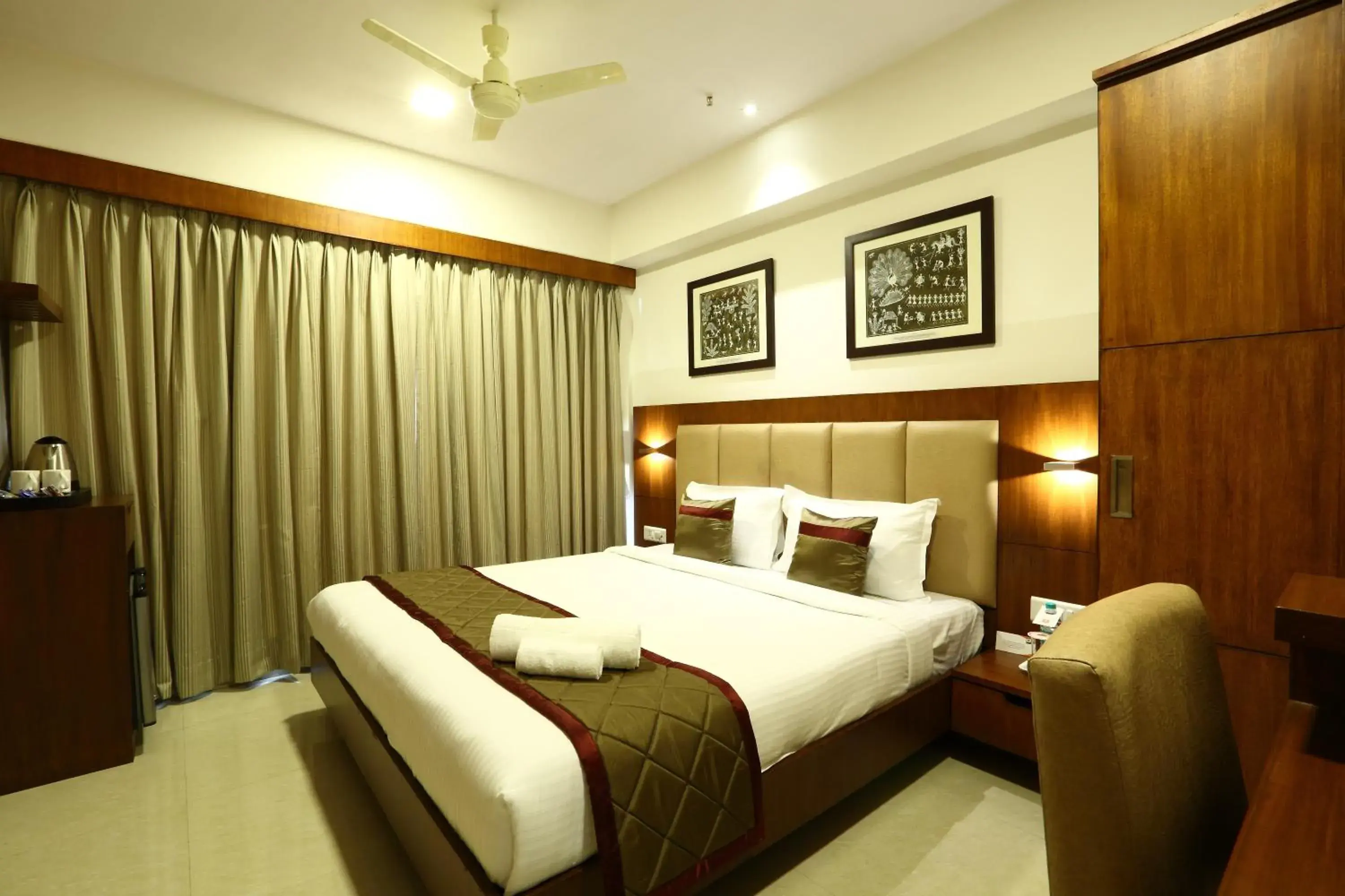 Bed in The Altruist Business Hotel Andheri Bed in The Altruist Business Hotel Andheri
