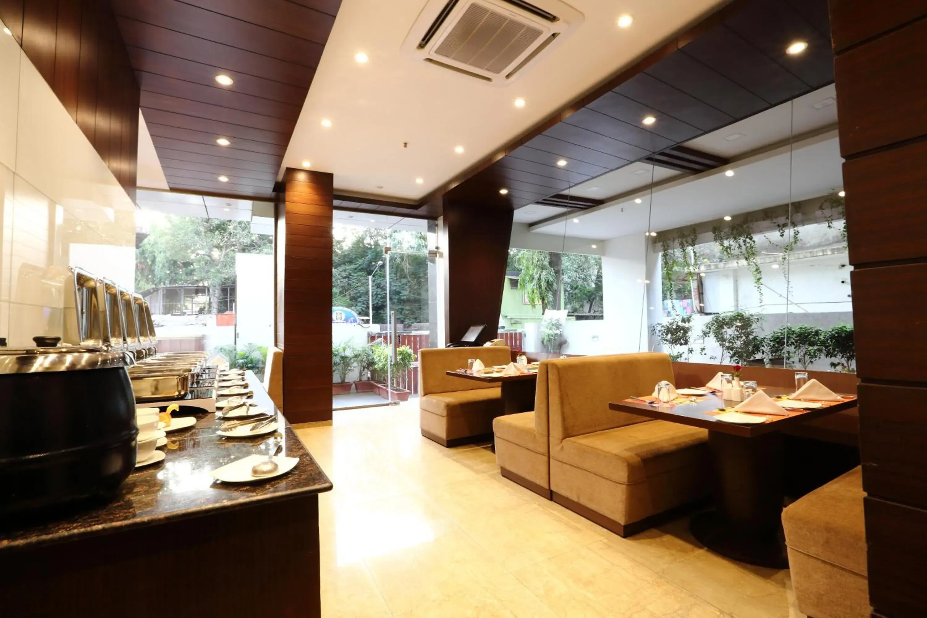 Restaurant/places to eat in The Altruist Business Hotel Andheri Restaurant/places to eat in The Altruist Business Hotel Andheri
