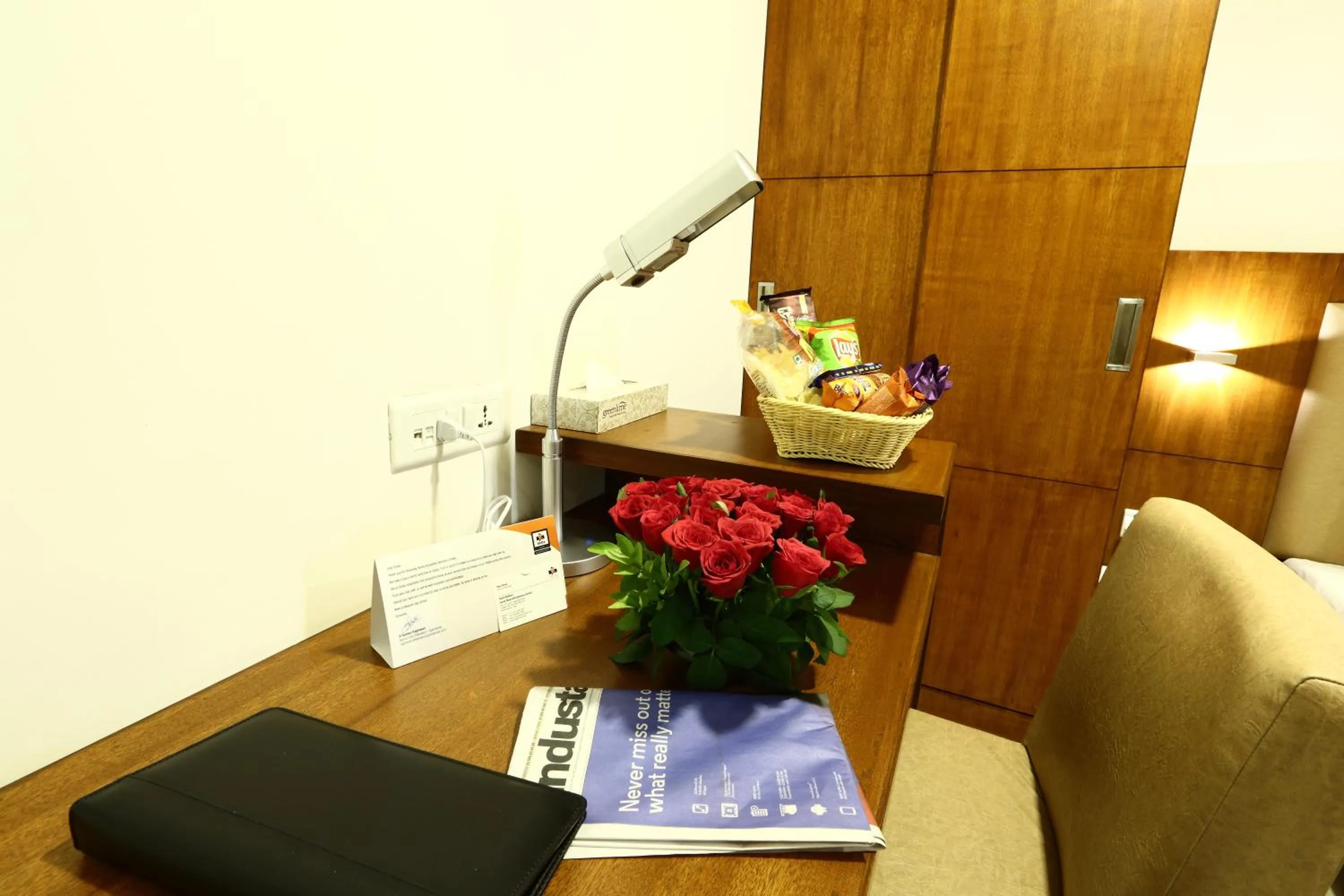 Coffee/tea facilities in The Altruist Business Hotel Andheri