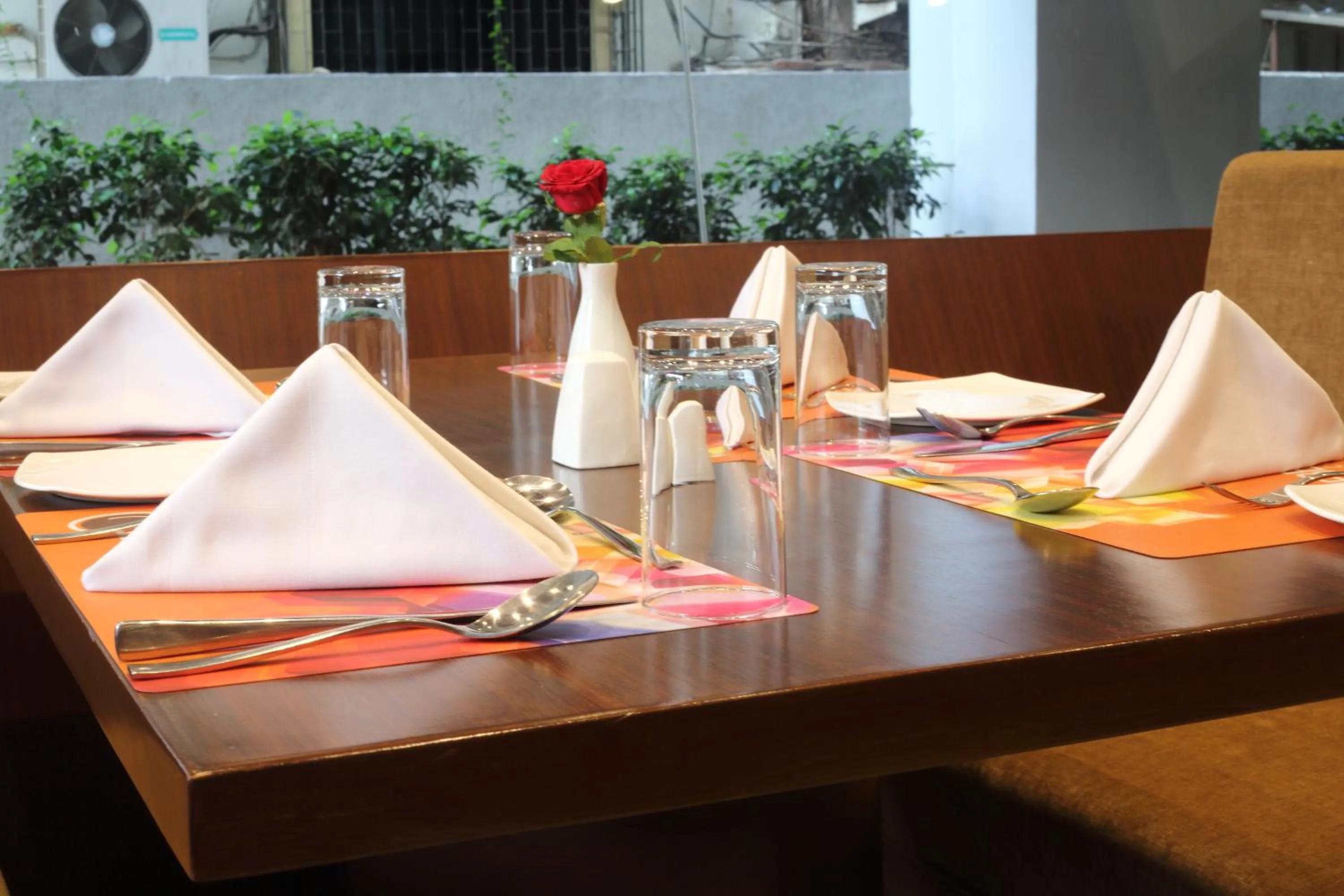 Restaurant/places to eat in The Altruist Business Hotel Andheri