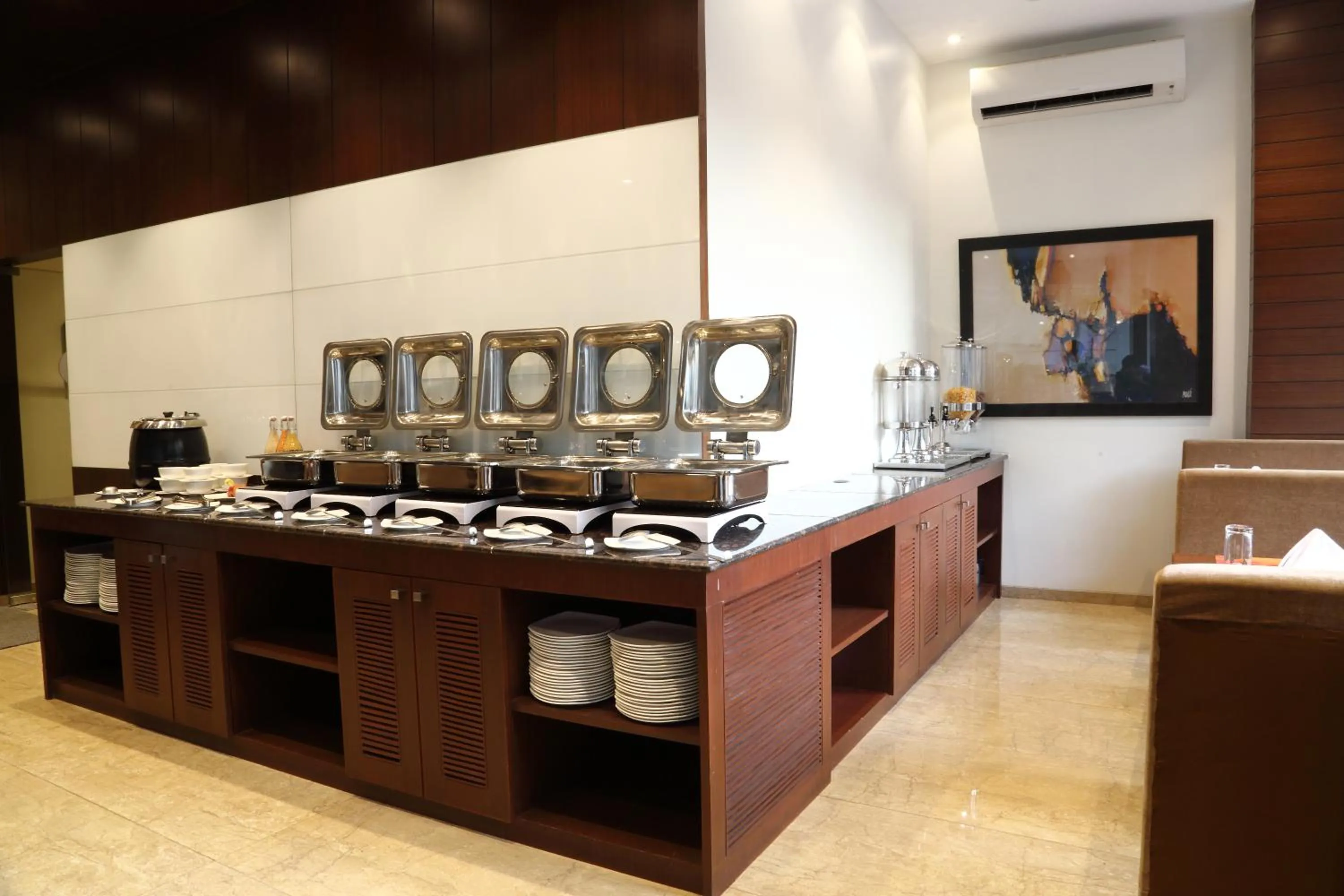 Kitchen or kitchenette in The Altruist Business Hotel Andheri