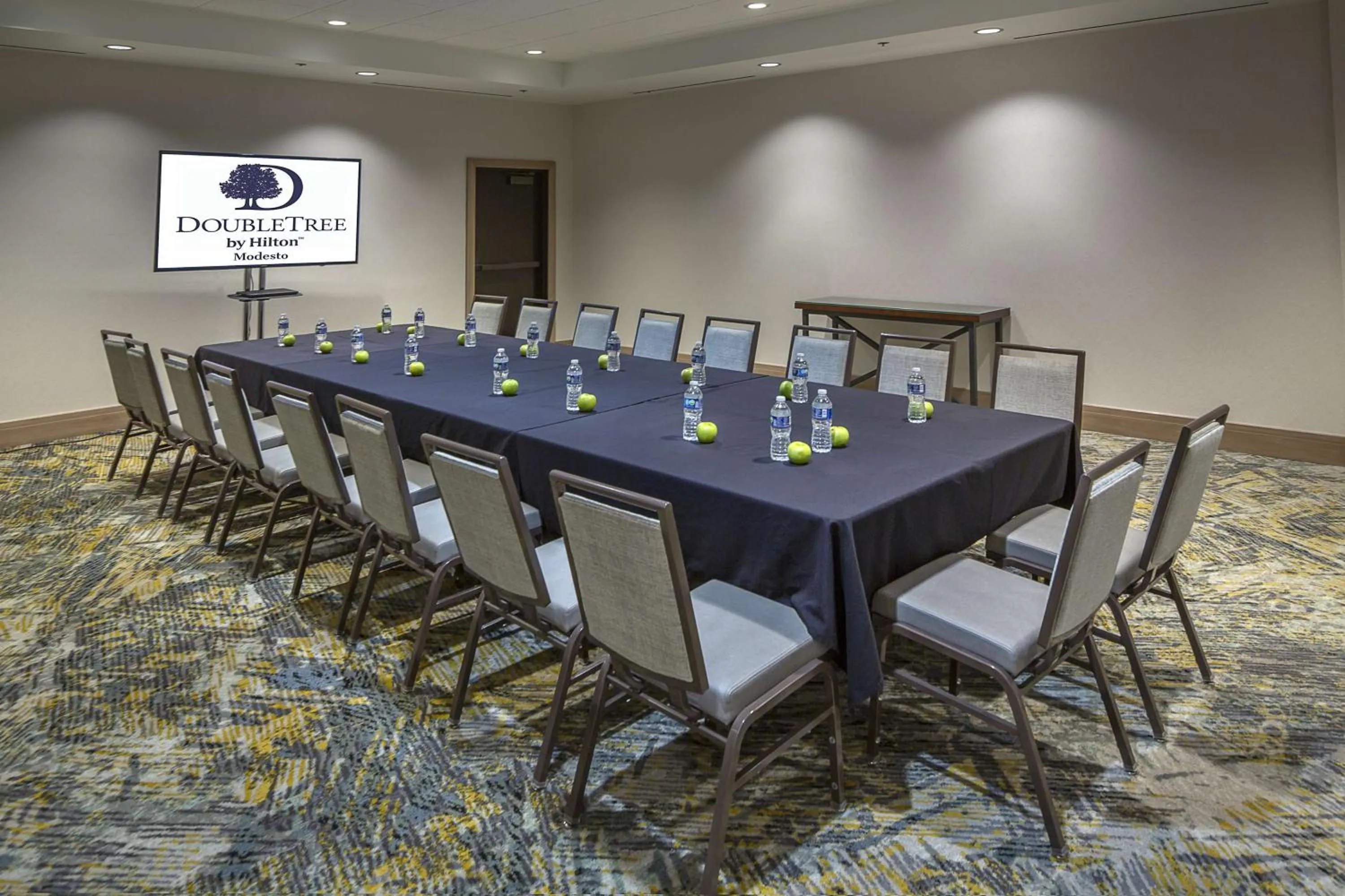 Meeting/conference room in DoubleTree by Hilton Modesto
