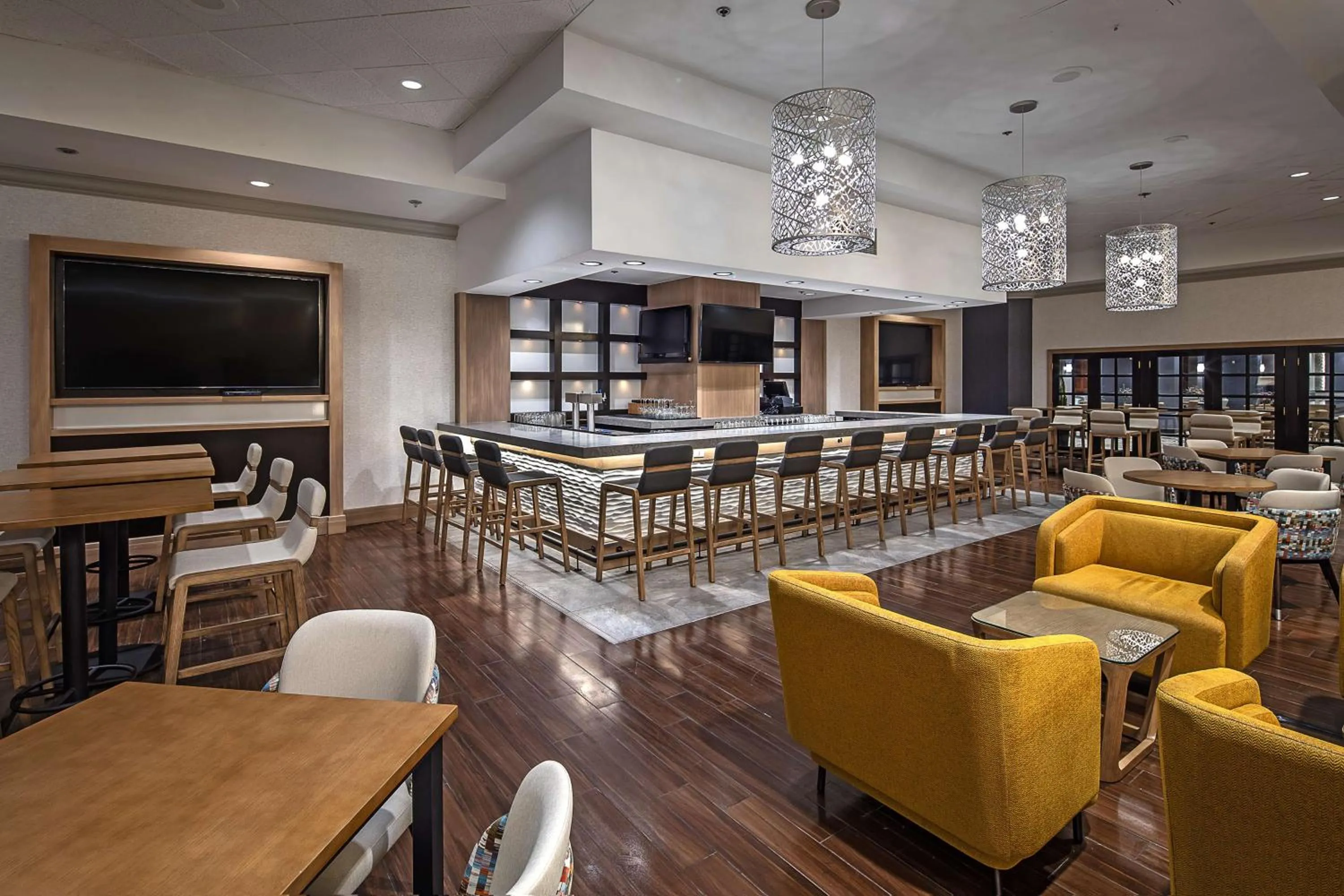 Lounge or bar in DoubleTree by Hilton Modesto