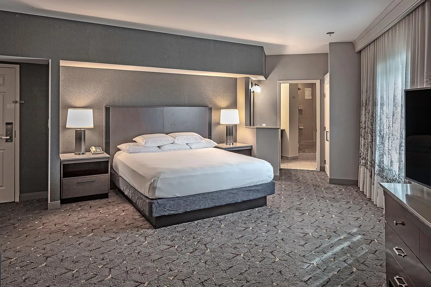 Bed in DoubleTree by Hilton Modesto