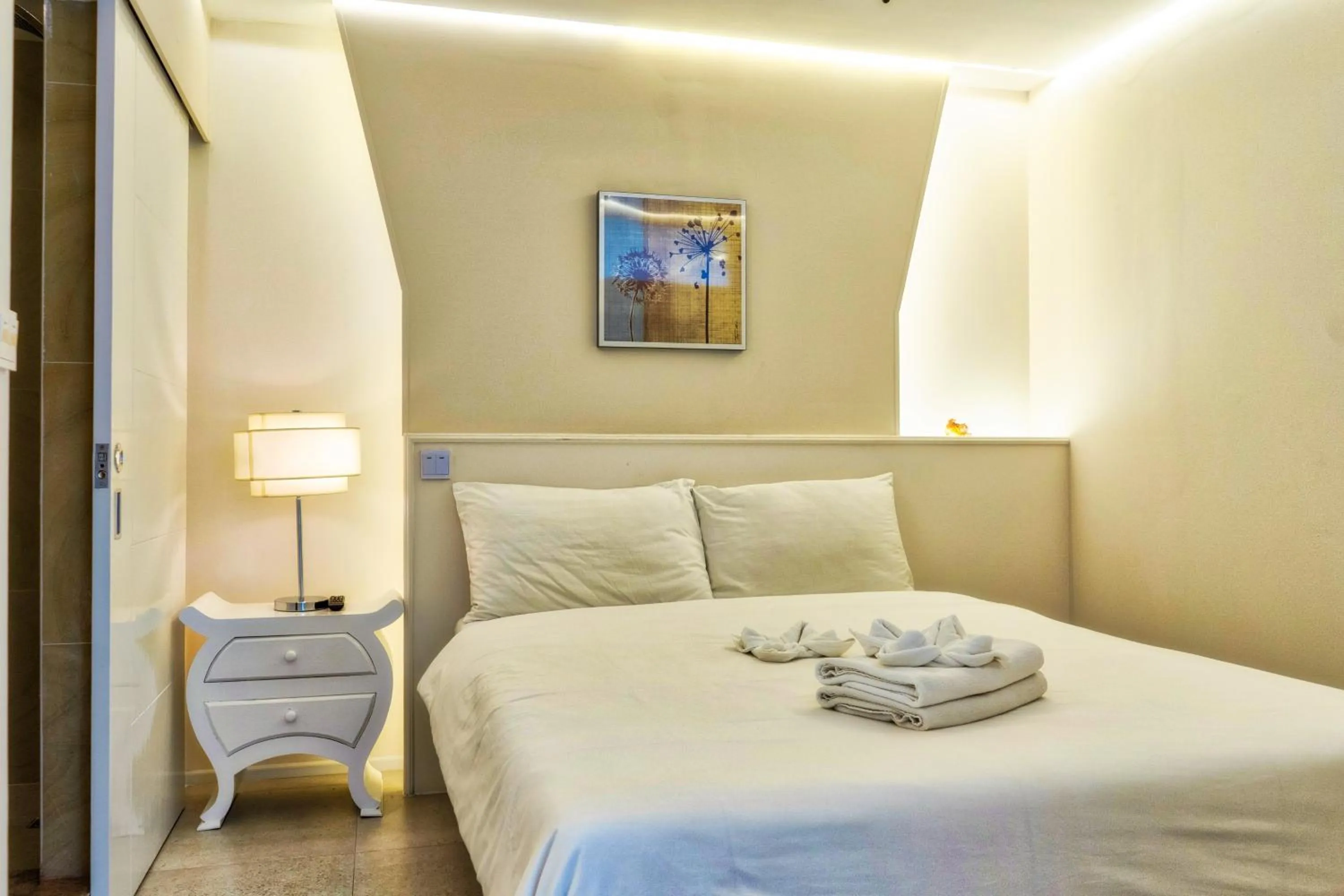 Bed in Viengping Mansion